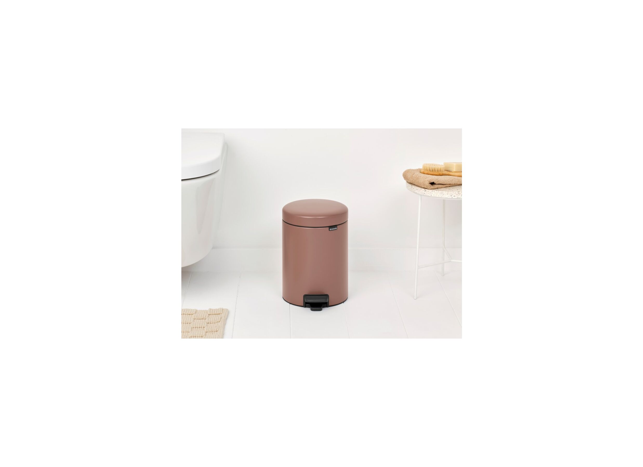 Foto ambiance - Poubelle à pédale Newicon Brabantia 5 L satin taupe