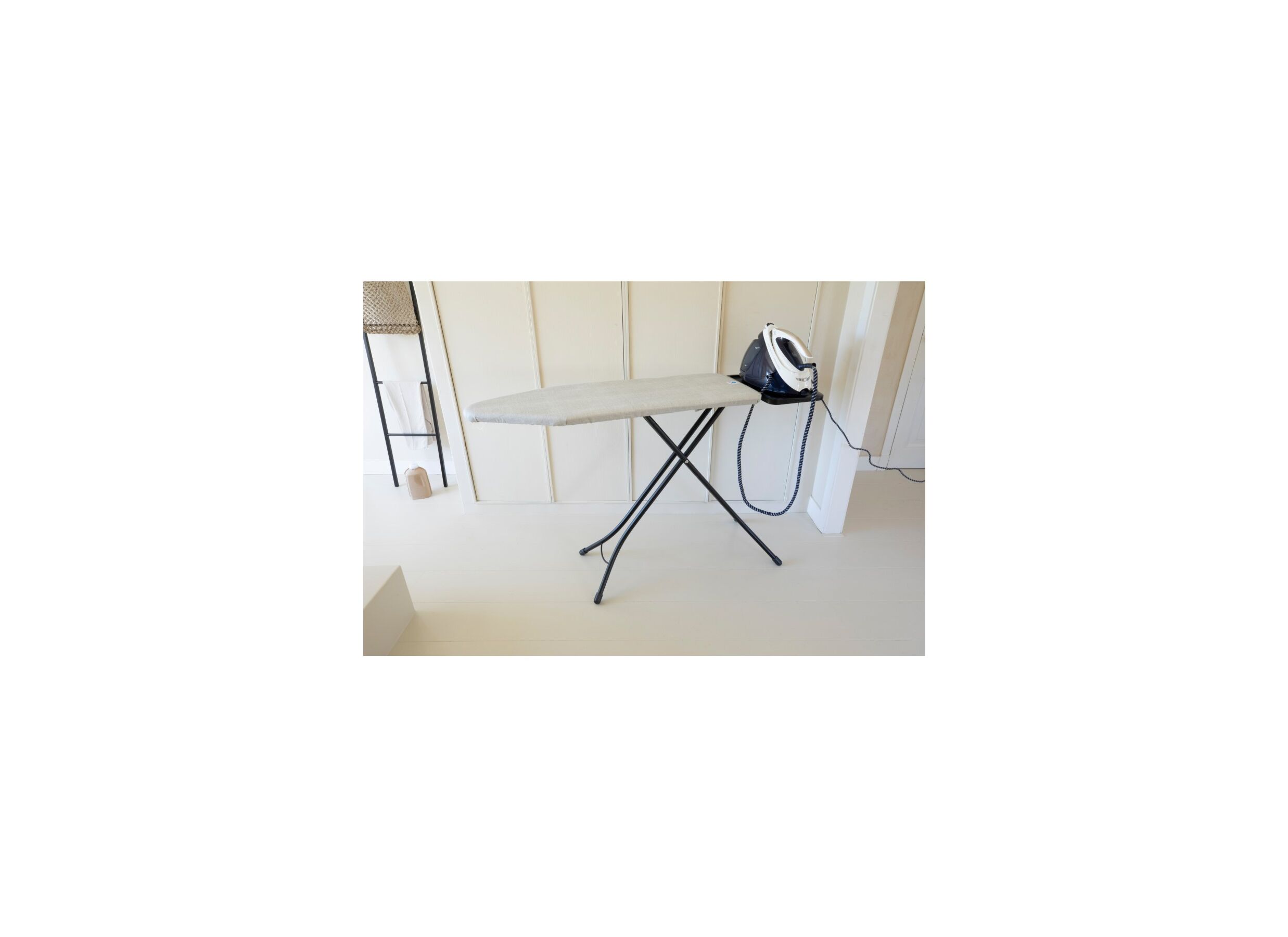 Foto ambiance - Planche à repasser C support de l'unité de vapeur Brabantia 124x45cm