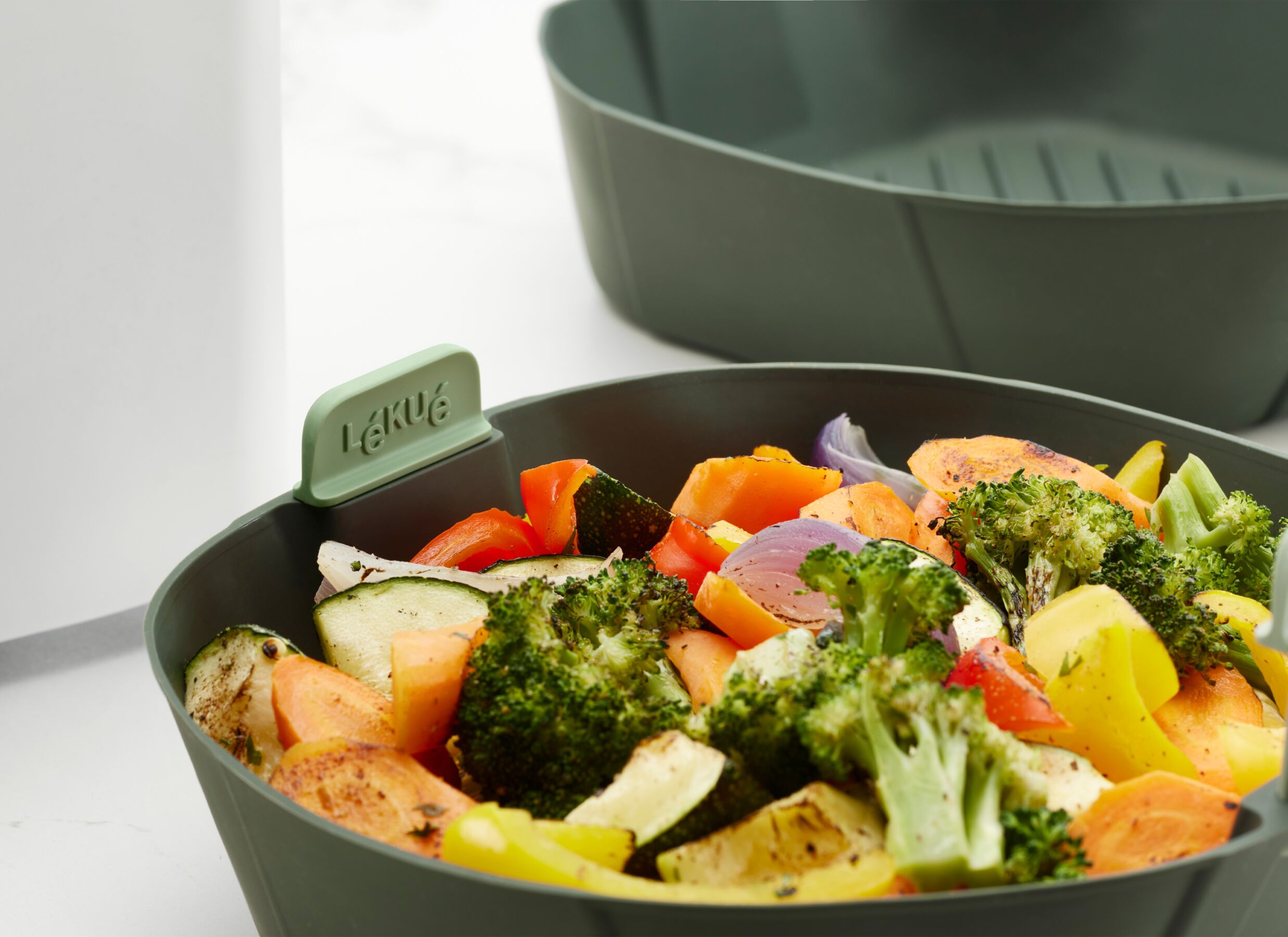 Foto ambiance - Lekue Basket Airfryer L - silicone - gris