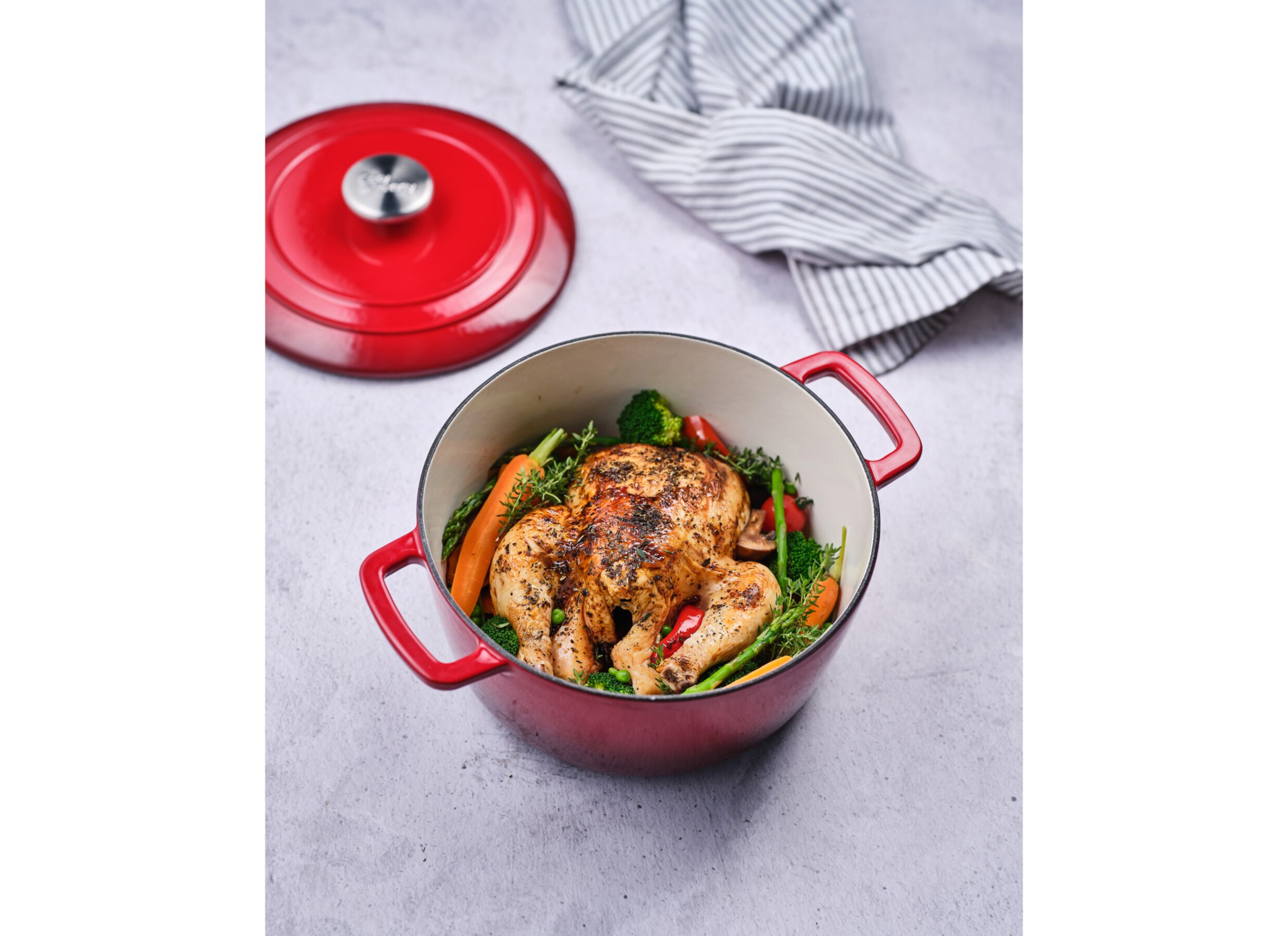 Sfeerfoto - Stoofpot Fontestic Ø24cm 4,6L - gietijzer - rood