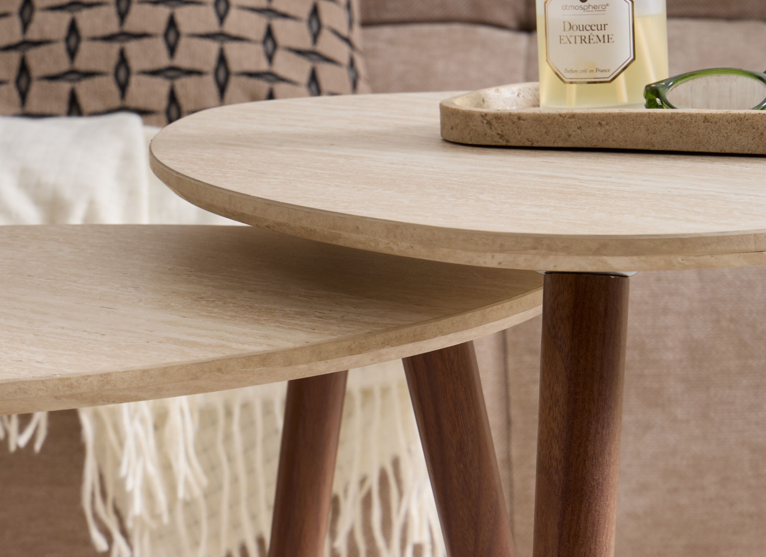 Sfeerfoto - Bijzettafel Mileo 60x60x45cm - MDF - travertin look set van 3