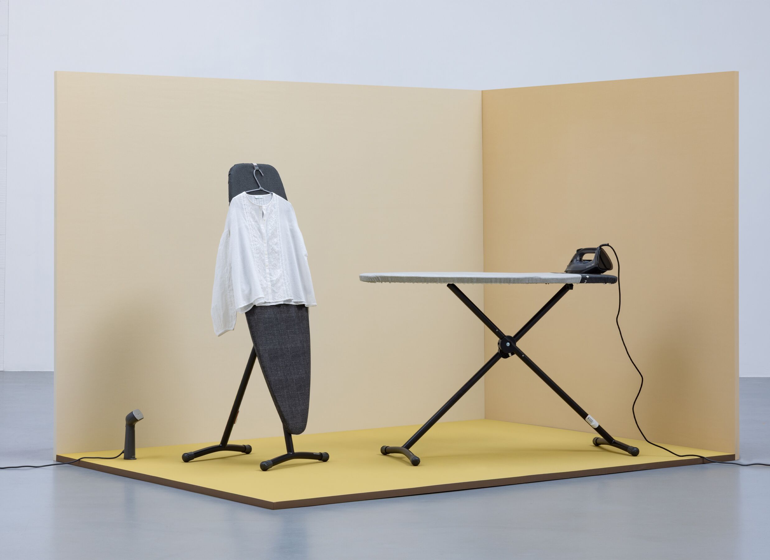 Foto ambiance - Table à repasser et à vapeur D Brabantia 135x45cm - denim grey