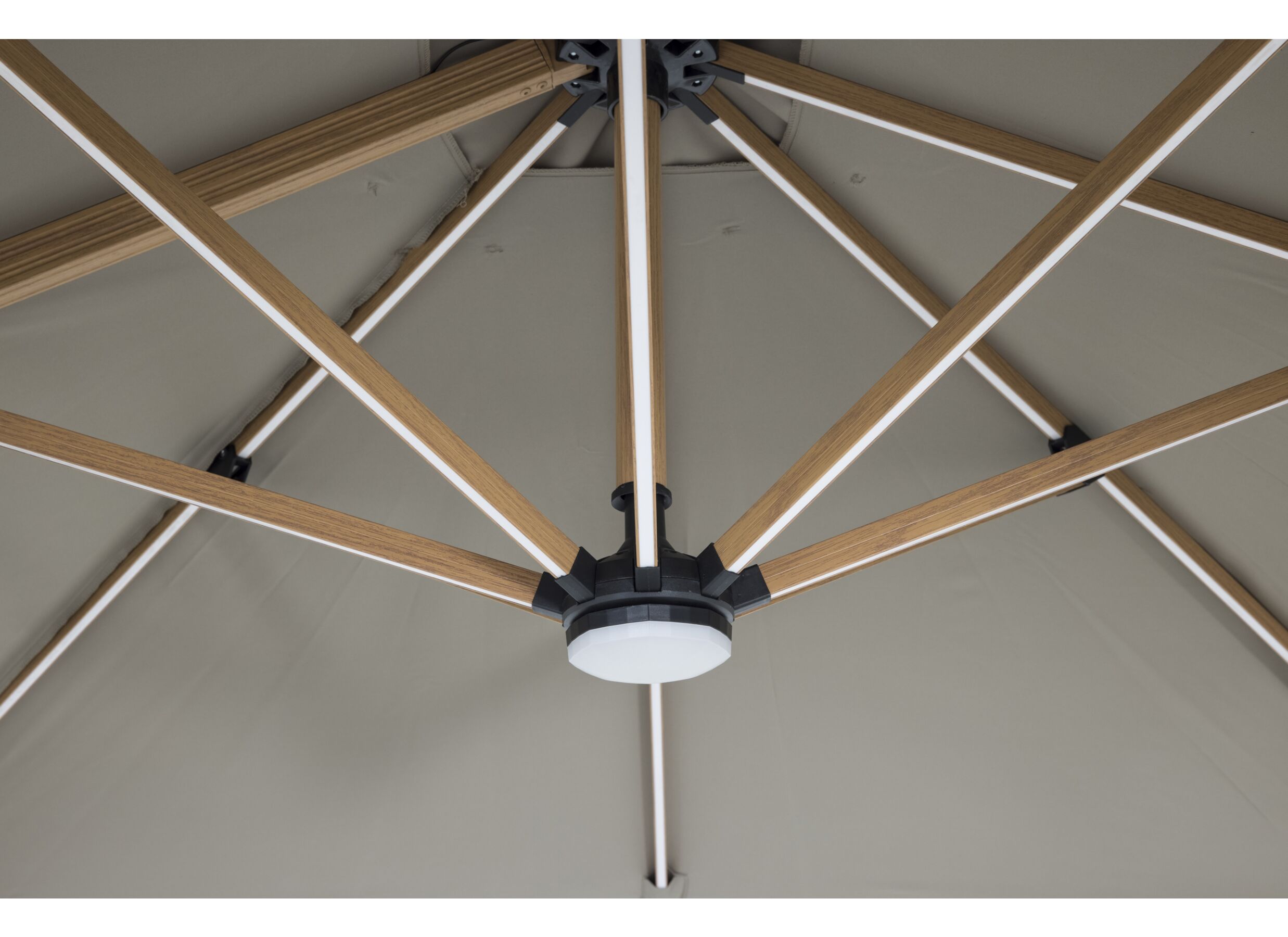 Parasol déporté Aura 250x250xm taupe avec couverture