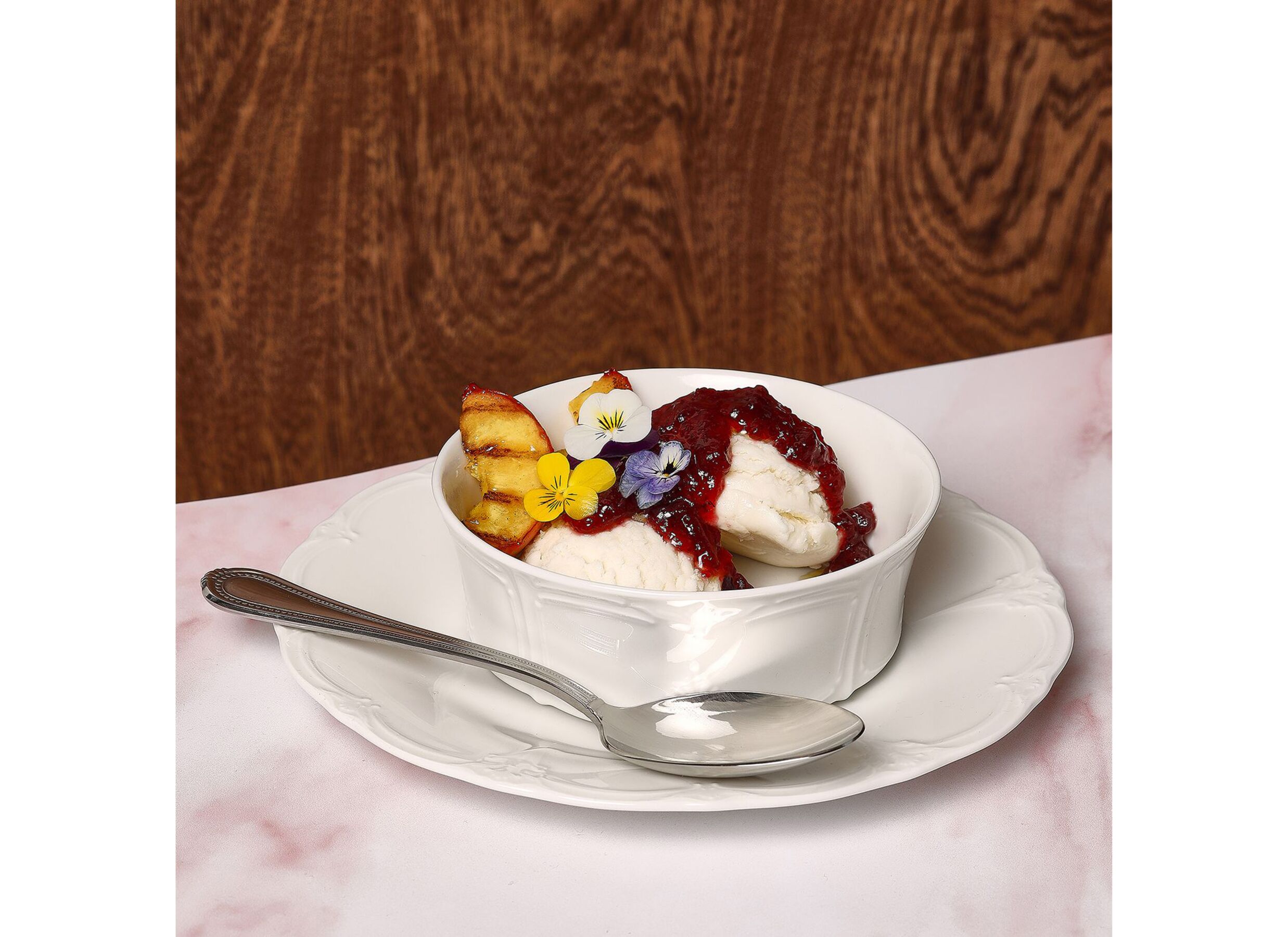 Foto ambiance - Assiette Retro Ø20,5cm - porcelaine - ivoire