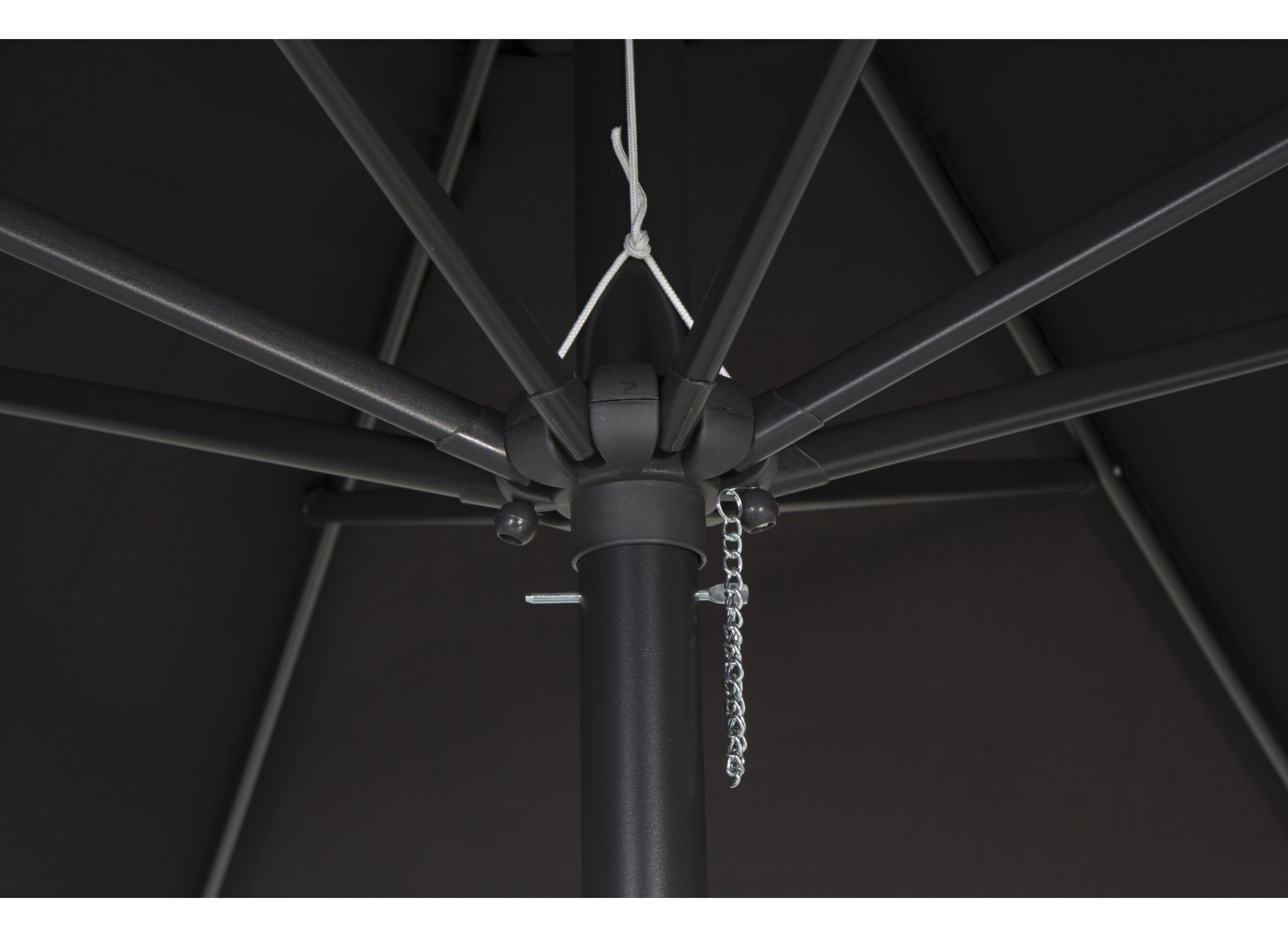 Detailfoto - Parasol Nerissa Ø350cm zwart met beschermhoes