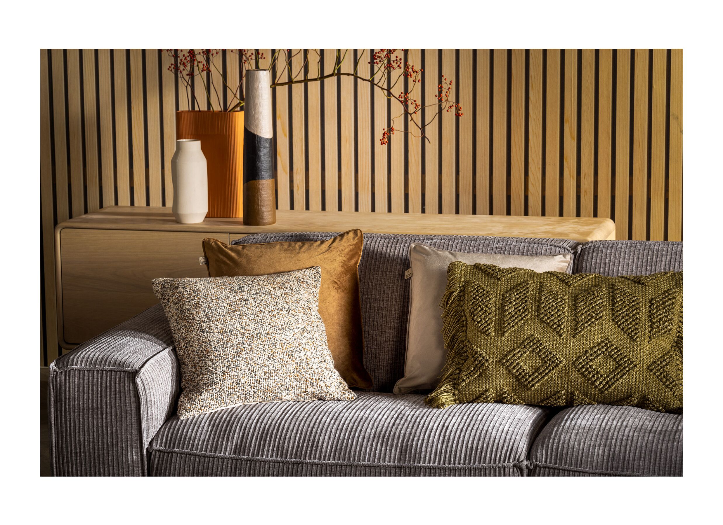 Sfeerfoto - Kussen Caith 50x50cm - velours - driftwood