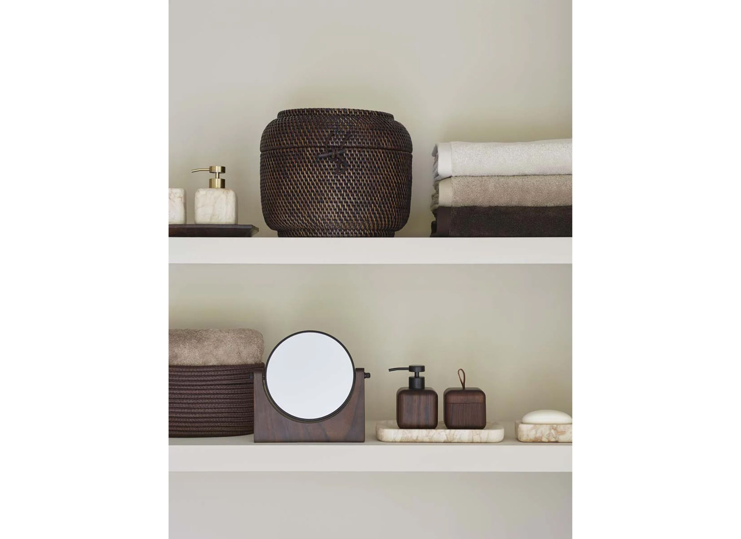 Foto ambiance - Miroir maquillage Ebony 14,3x21,5 cm - bois d'ébène - noyer