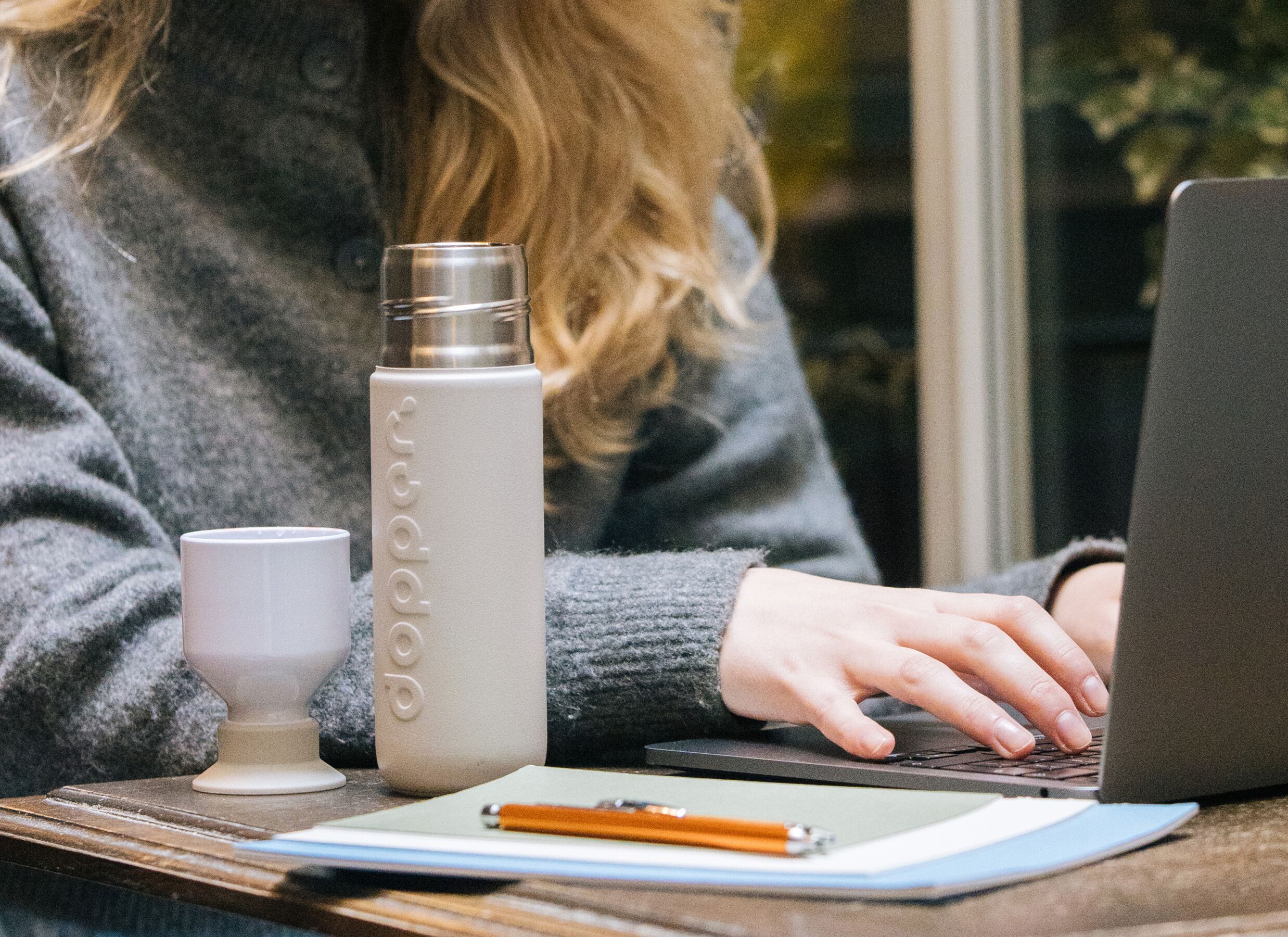 Foto ambiance - Bouteille isotherme Dopper 35 cl - Inox - Gris doux