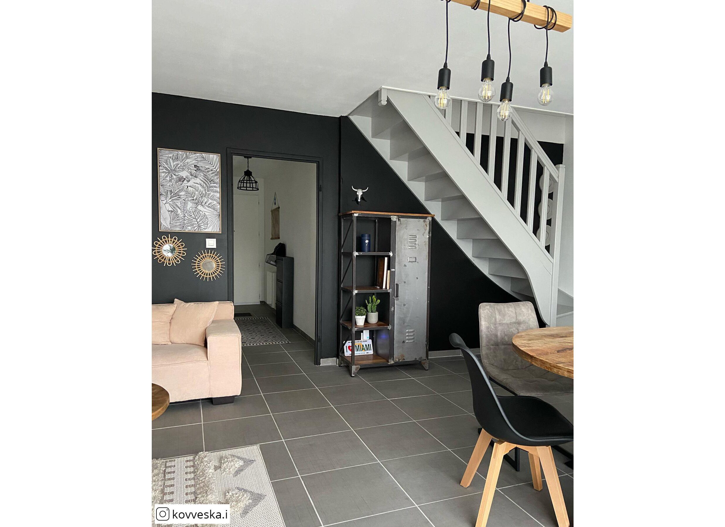Foto ambiance - Chaise coque Rugby similicuir noir