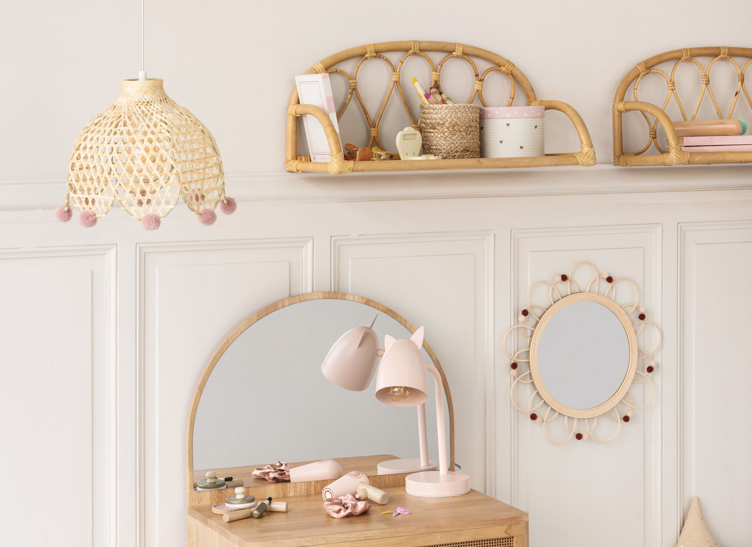 Foto ambiance - Suspension enfant Pompon Ø28cm - bambou - naturel & rose