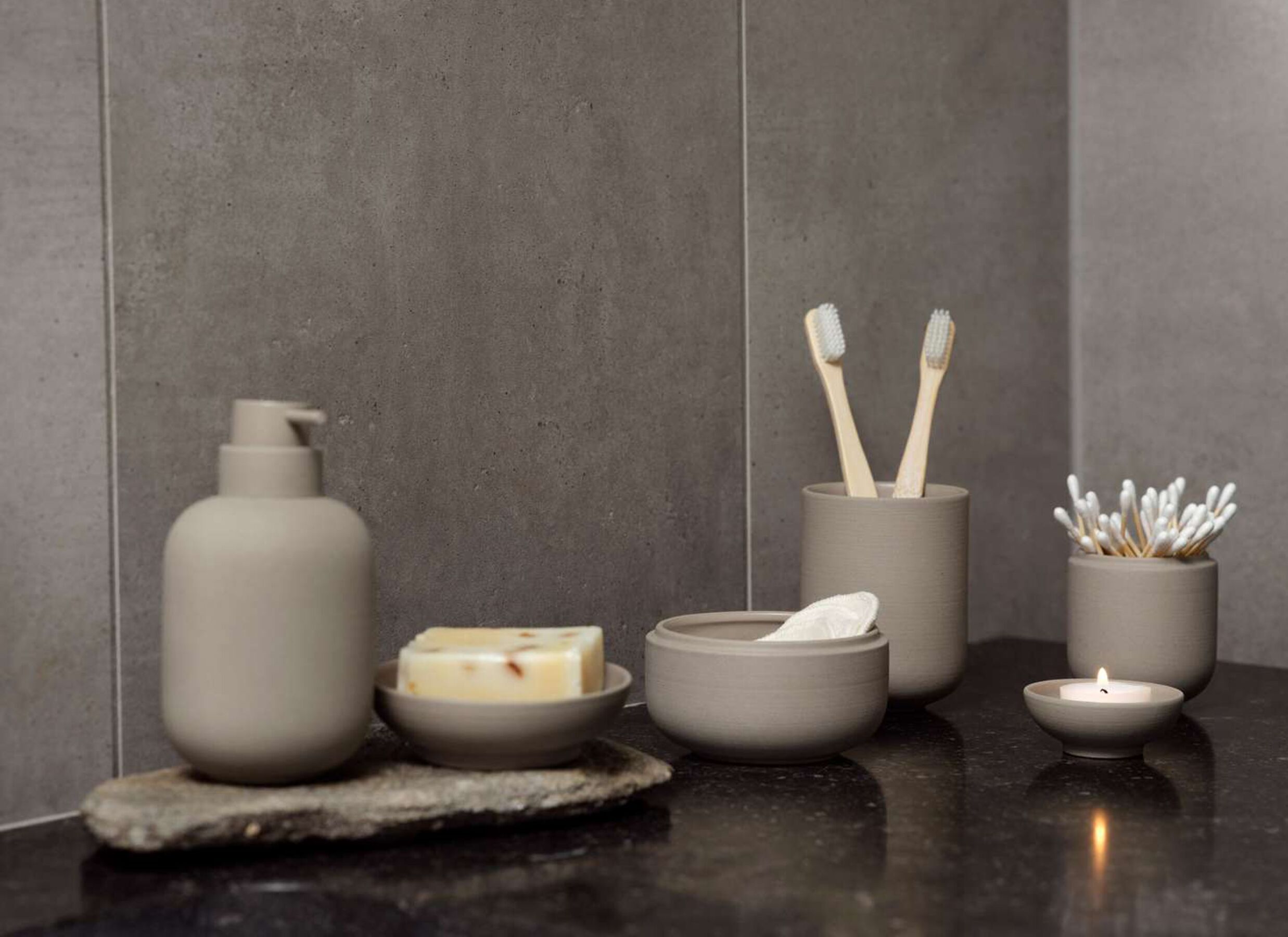 Foto ambiance - Distributeur de savon Sensu Ø7,50x13cm - céramique - taupe