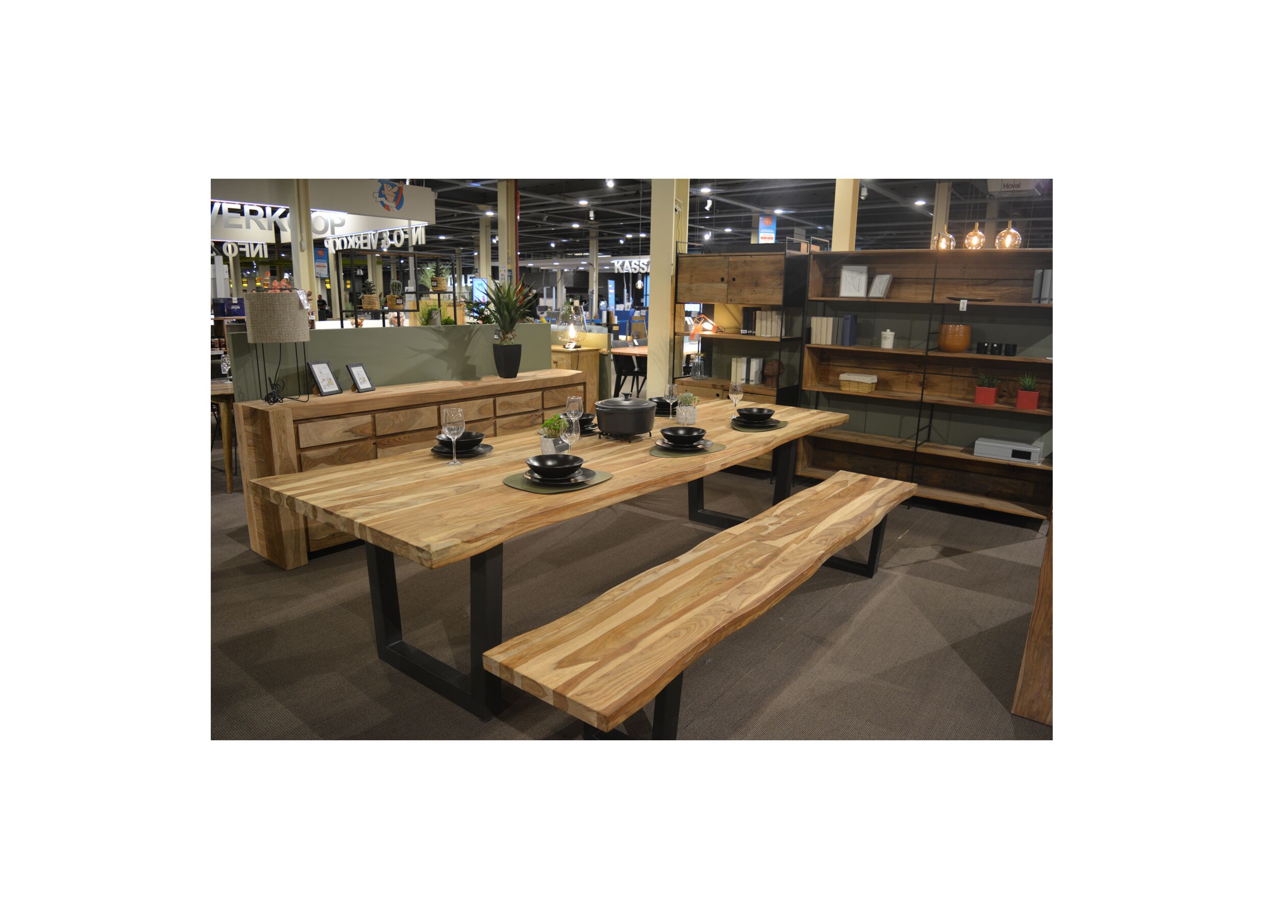 Foto ambiance - Table tronc d'arbre Scarface 300x110cm - sheesham massif - naturel