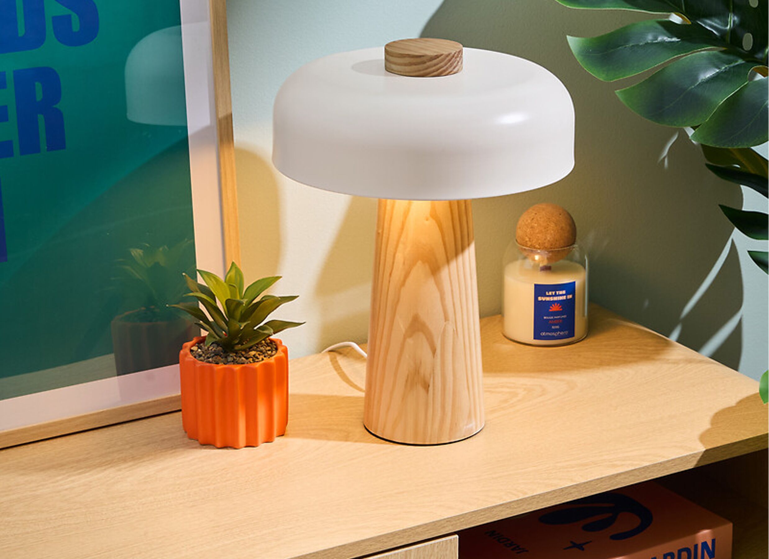 Foto ambiance - Lampe de table Champignon Pola H35cm E27 - hévéa et acier - blanc et naturel