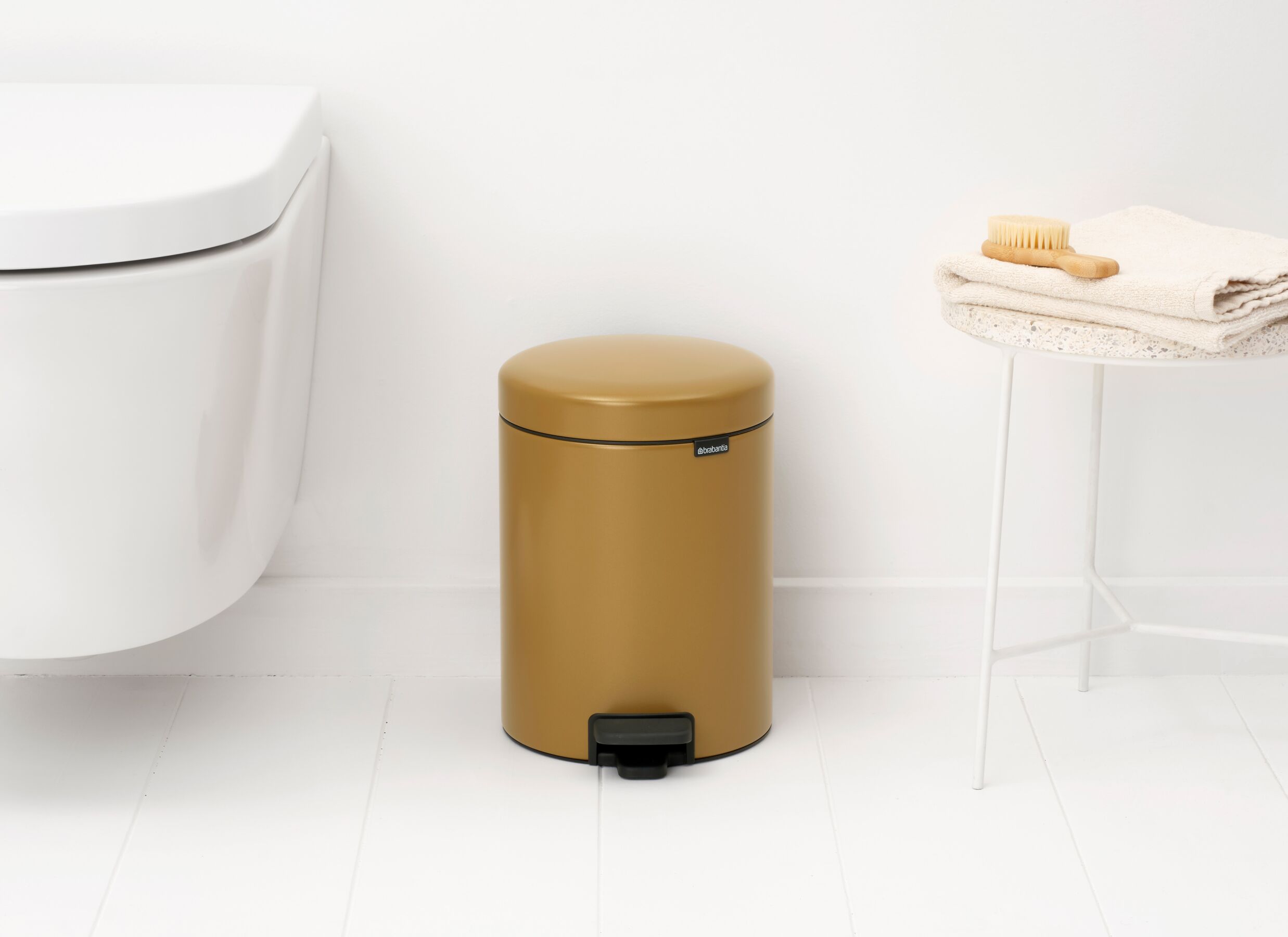 Sfeerfoto - Pedaalemmer NewIcon Brabantia 5L - warm gold