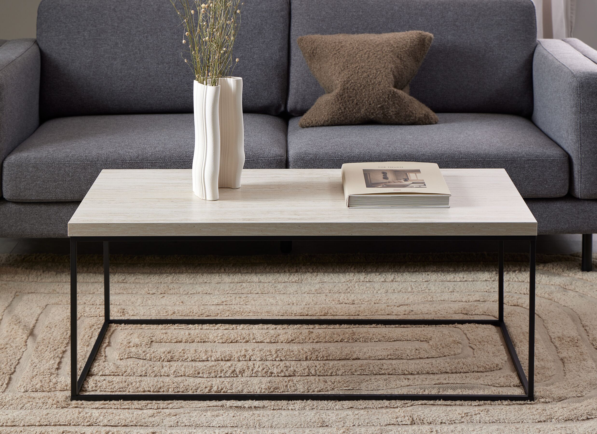 Foto ambiance - Table basse 110x55x45cm - décor & acier - look travertin & noir