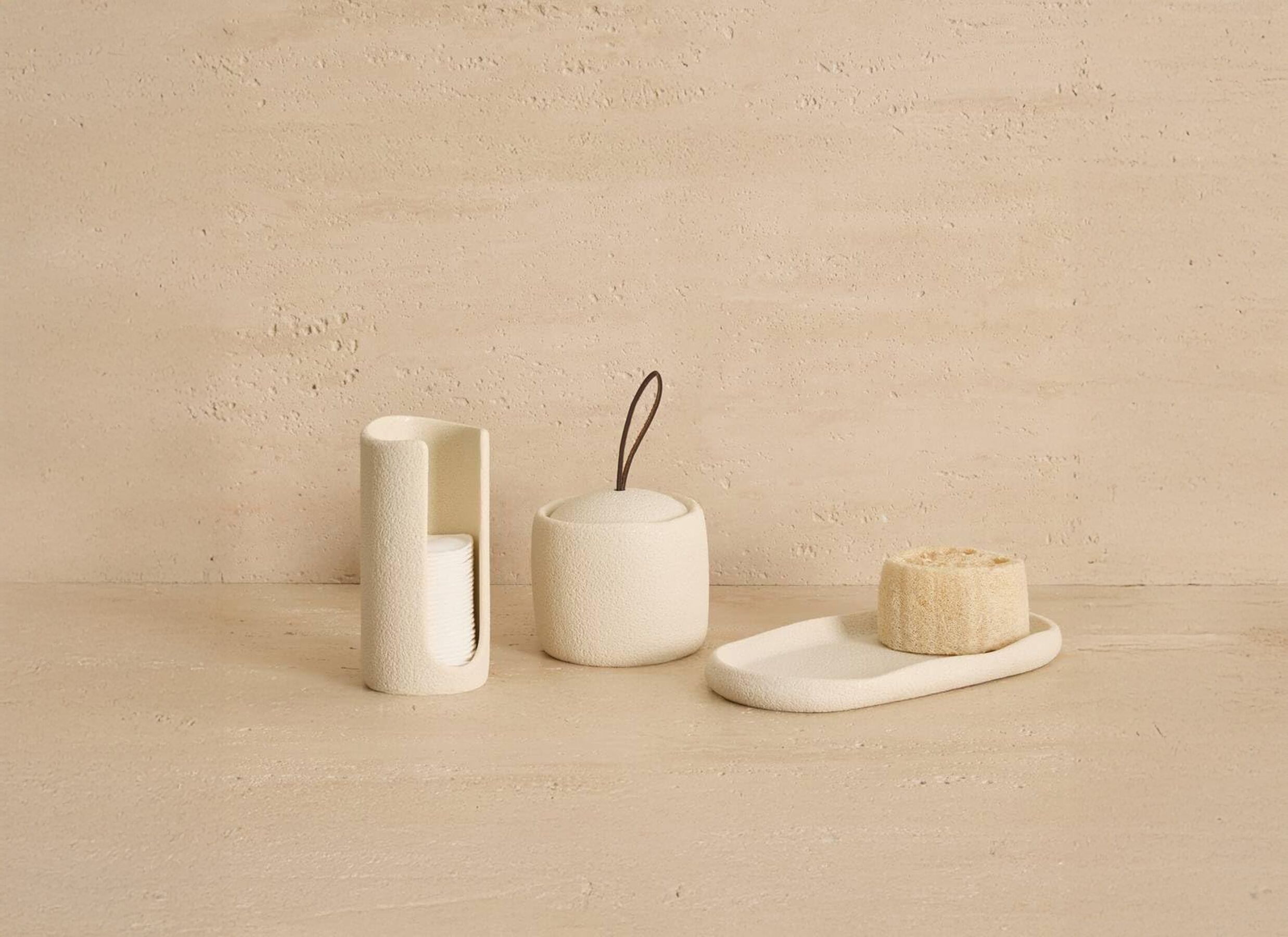 Sfeerfoto - Wattenschijfdispenser Oleya Ø7,3cm - polystone - beige