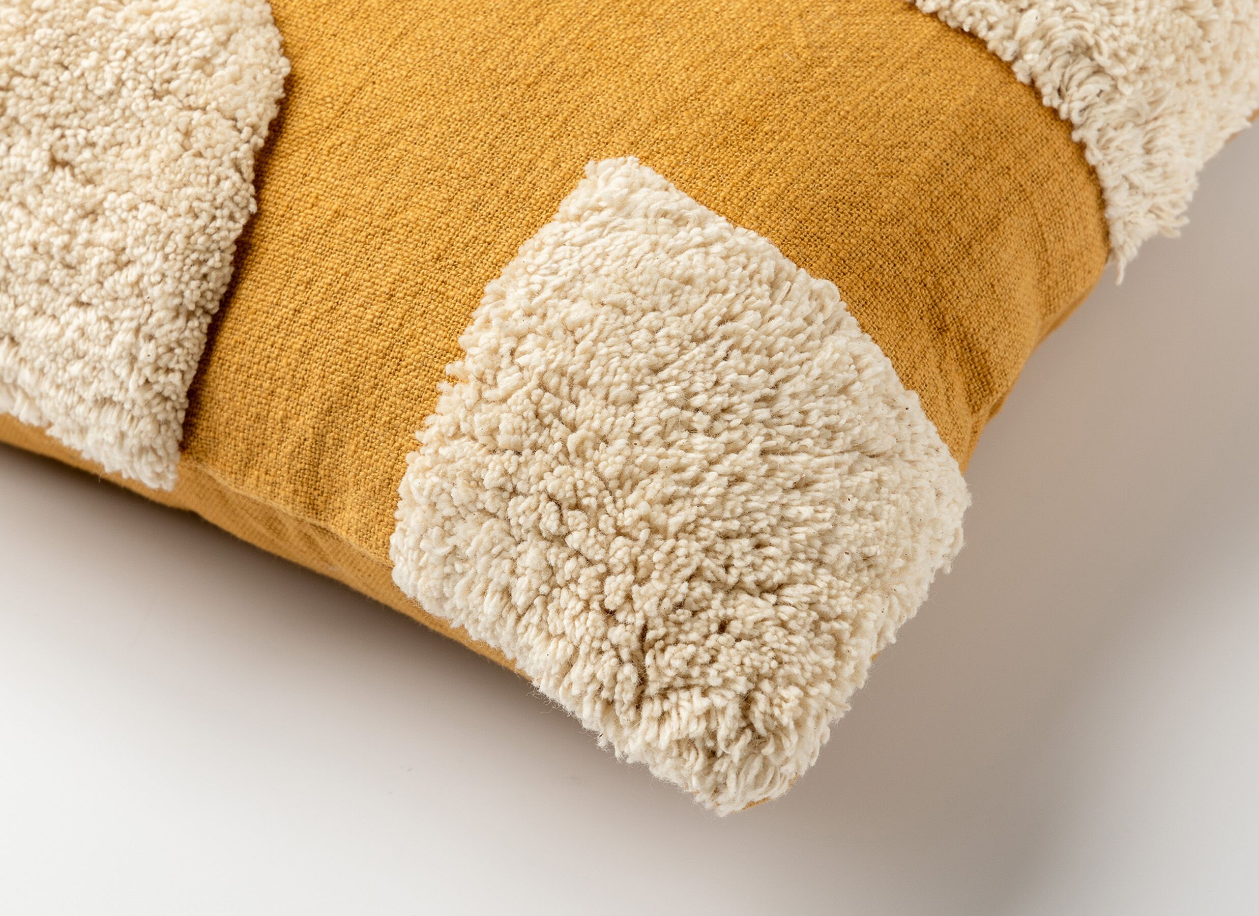 Detail - Coussin Milly 30x50cm - coton recyclé - chai tea