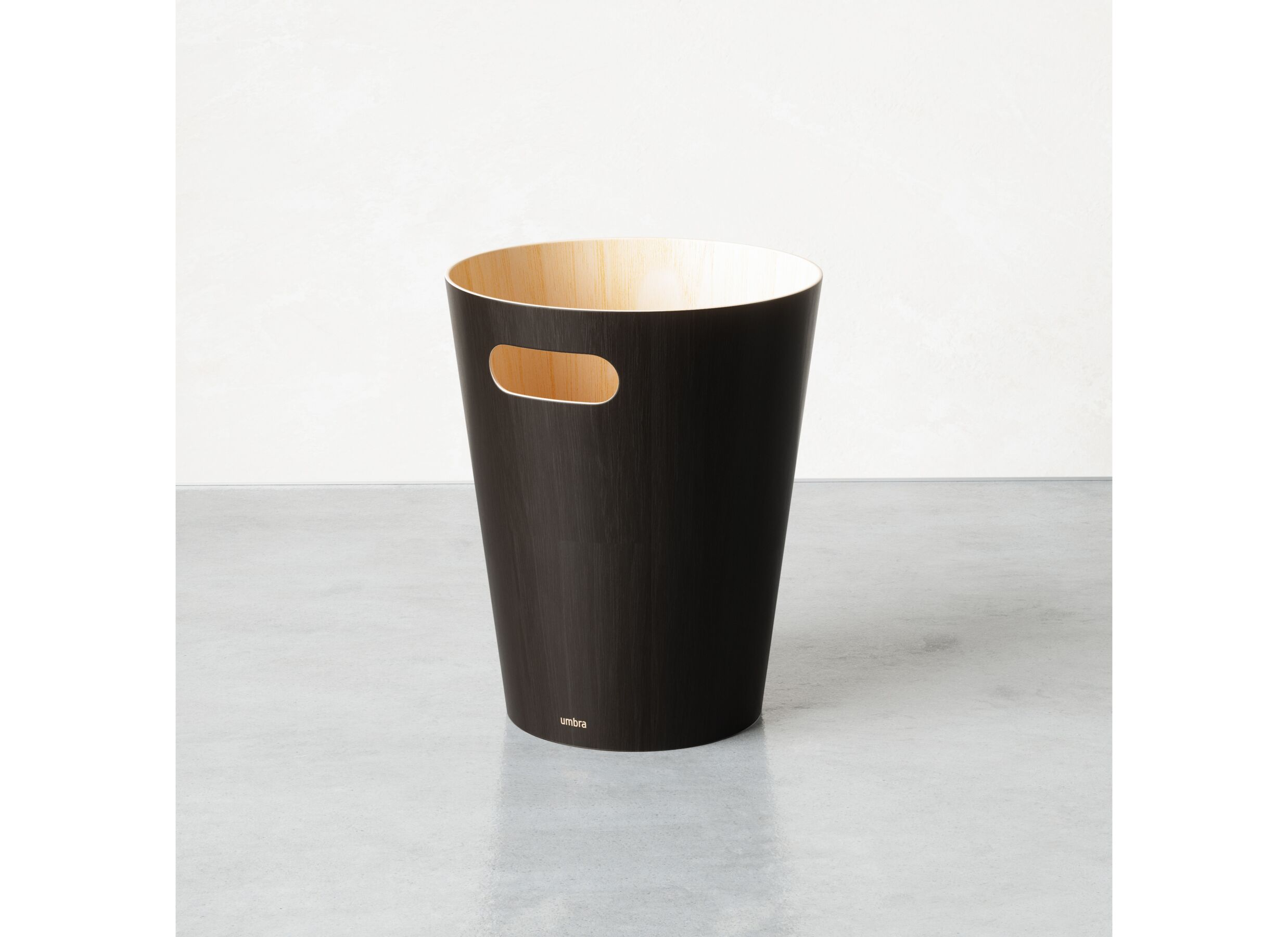 Foto ambiance - Poubelle Woodrow 7,5L noir
