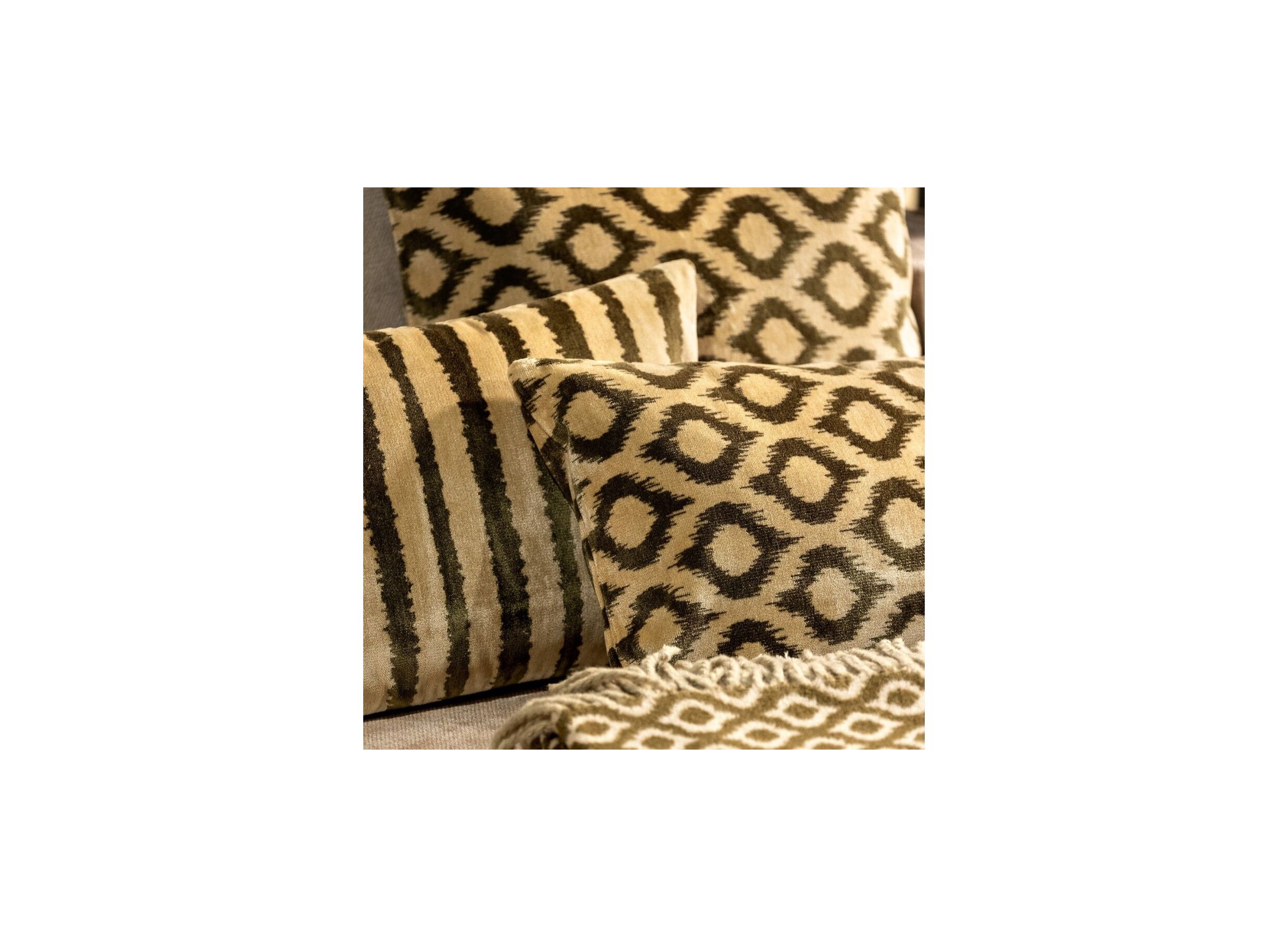 Photo ensemble - Coussin Leonardo 45x45cm - viscose - military olive