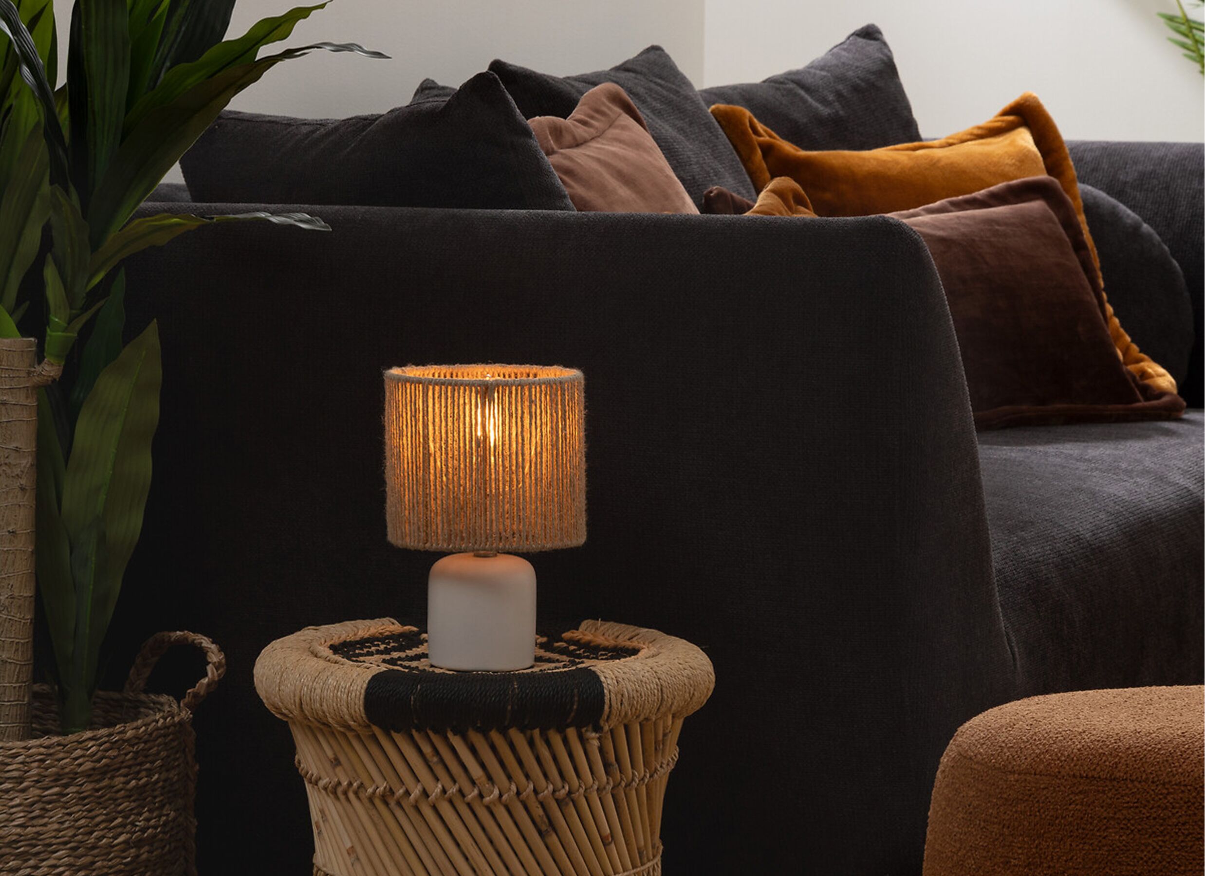Foto ambiance - Lampe de table Koby Ø16xH24cm E14 - stoneware & jute - blanc & naturel