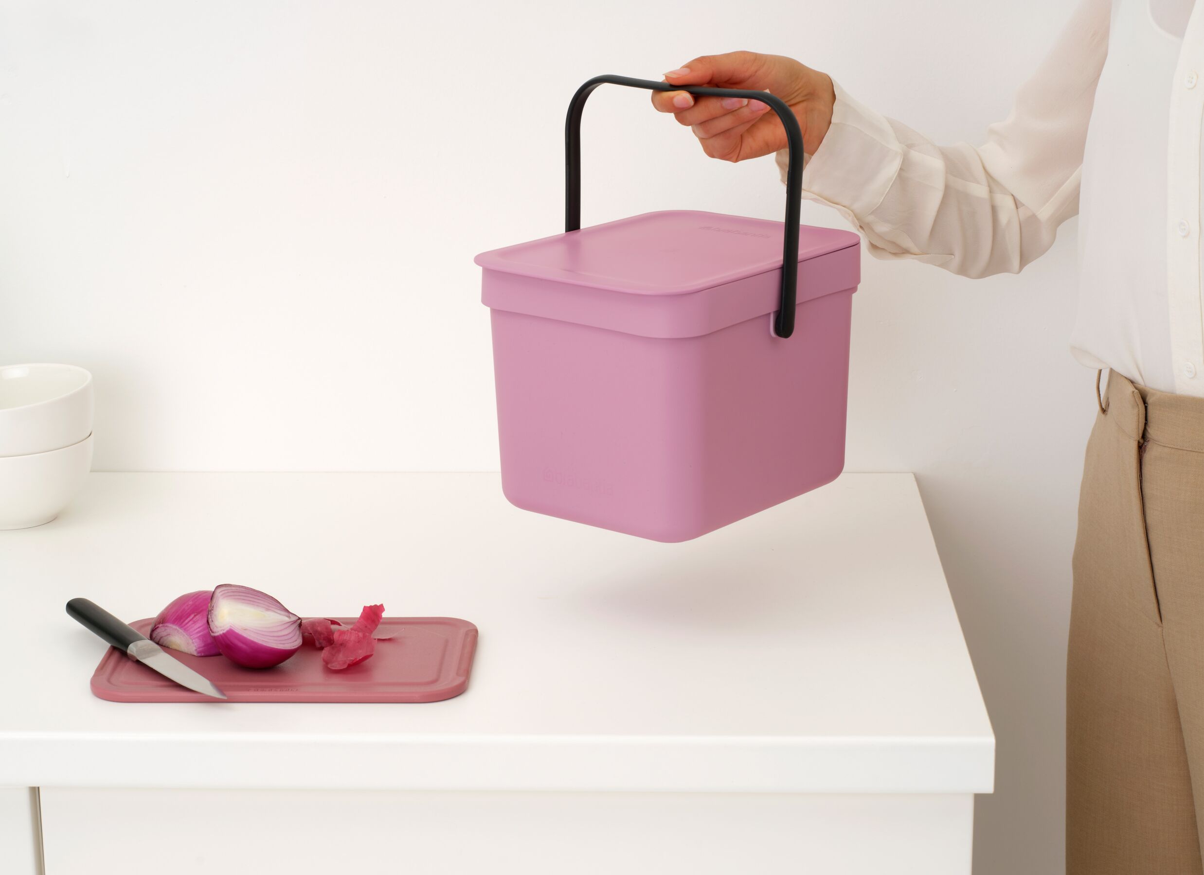 Foto ambiance - Poubelle Sort & Go Brabantia 6L - lilac pink