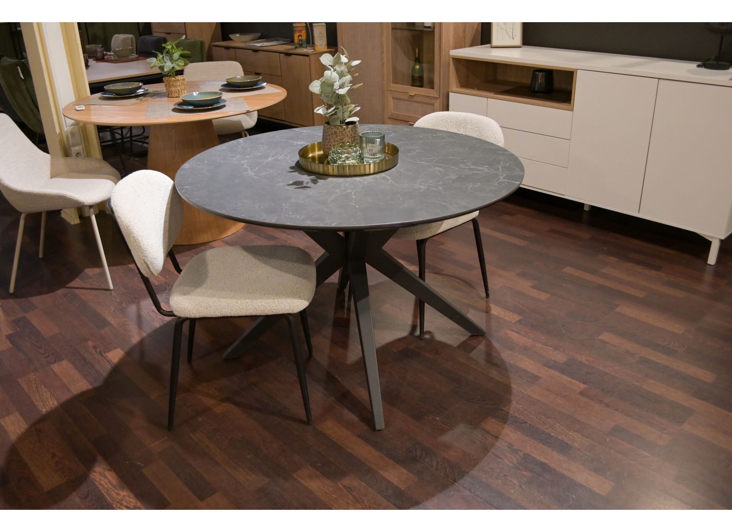 Sfeerfoto - Ronde tafel Okapi Ø120cm - MDF - donkergrijs