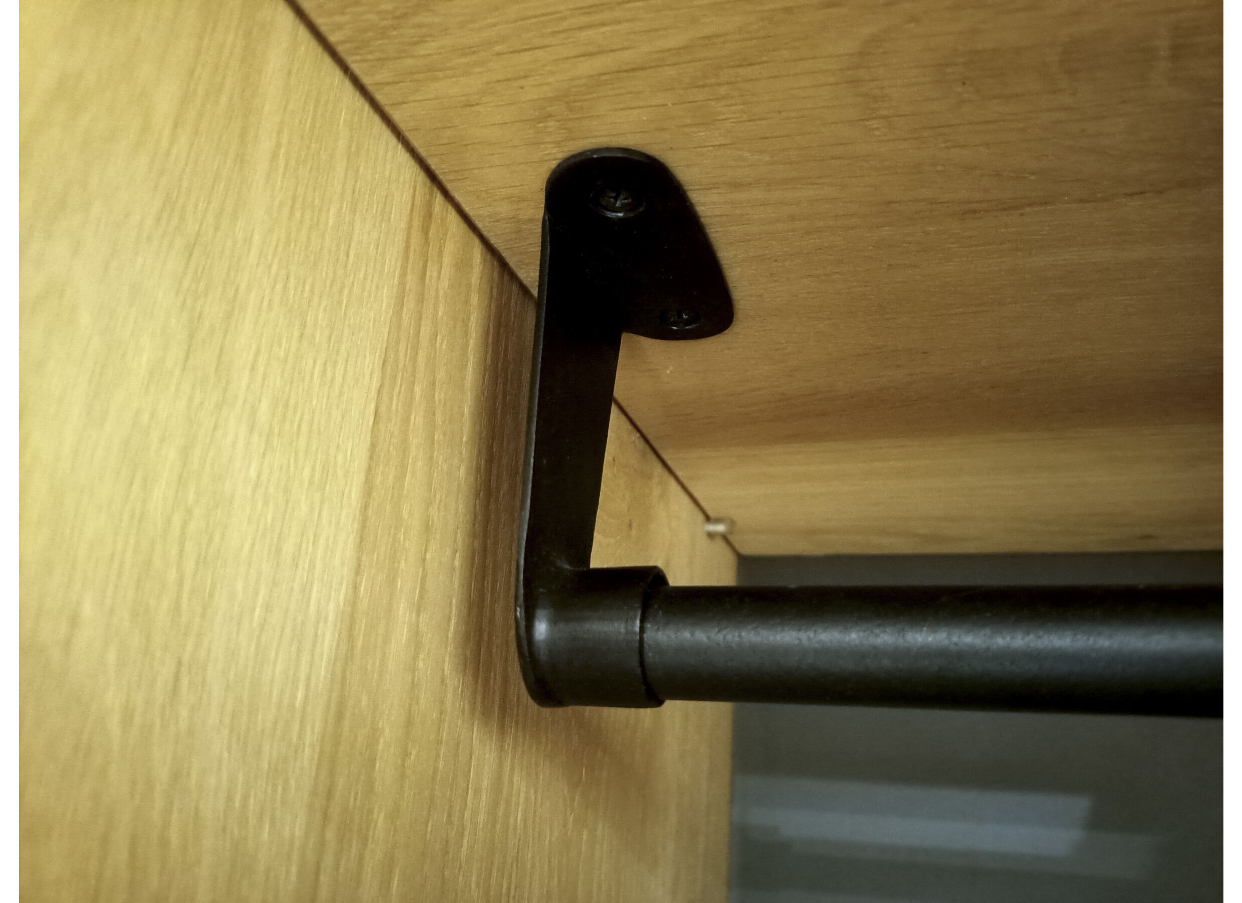 Detail - Accessoires Holmes tringle et planche MDF et chêne placage naturel