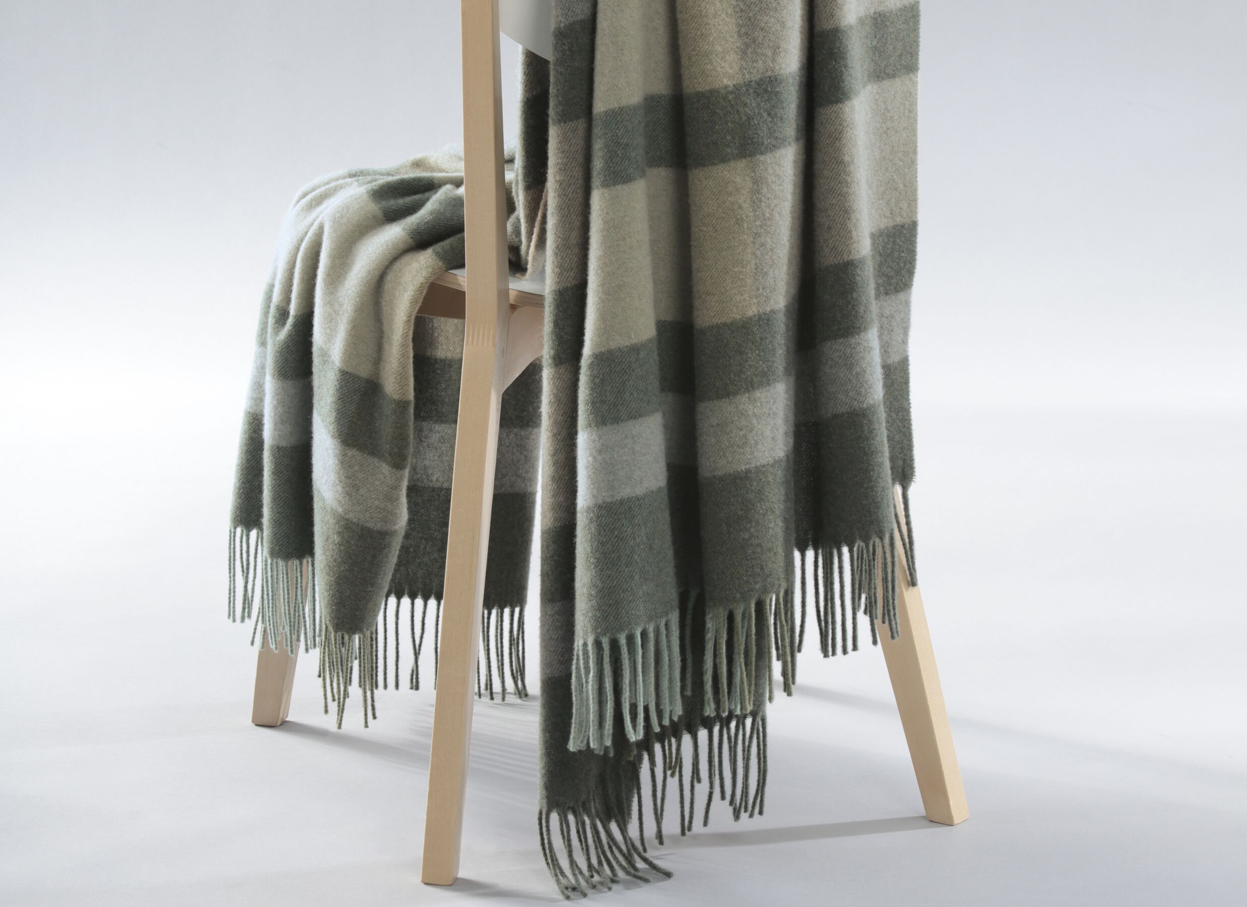 Foto ambiance - Plaid Moss Charming 150 x 200 cm - laine & cachemire - gris