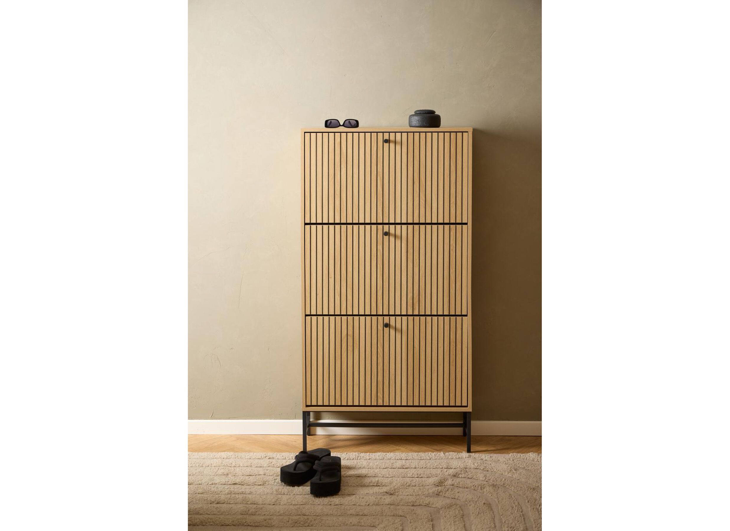 Foto ambiance - Armoire à chaussures 72x25x141cm - décor - chêne