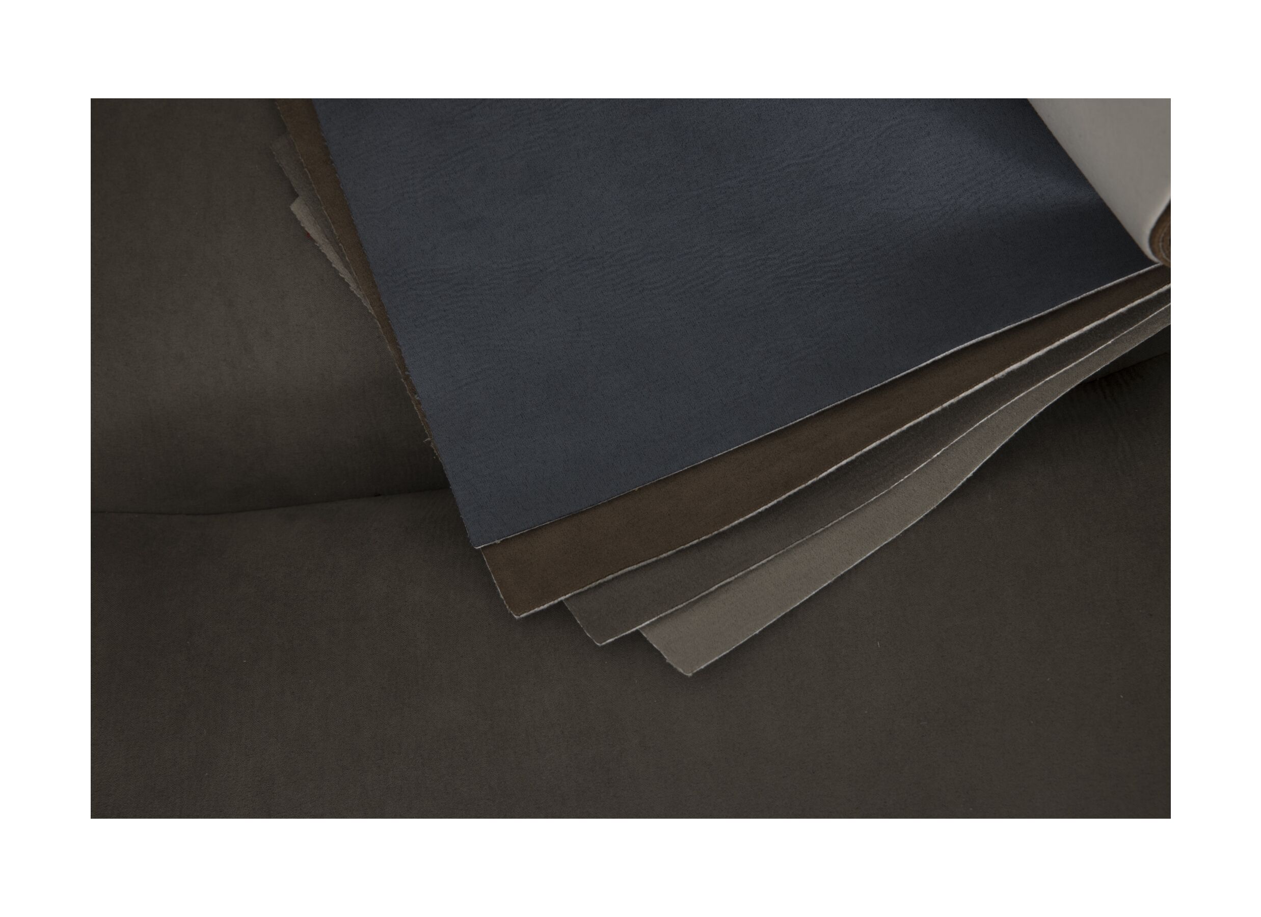 Kleurstaal - Zetel Notch 2,5+2-zit - stof - donkergrijs