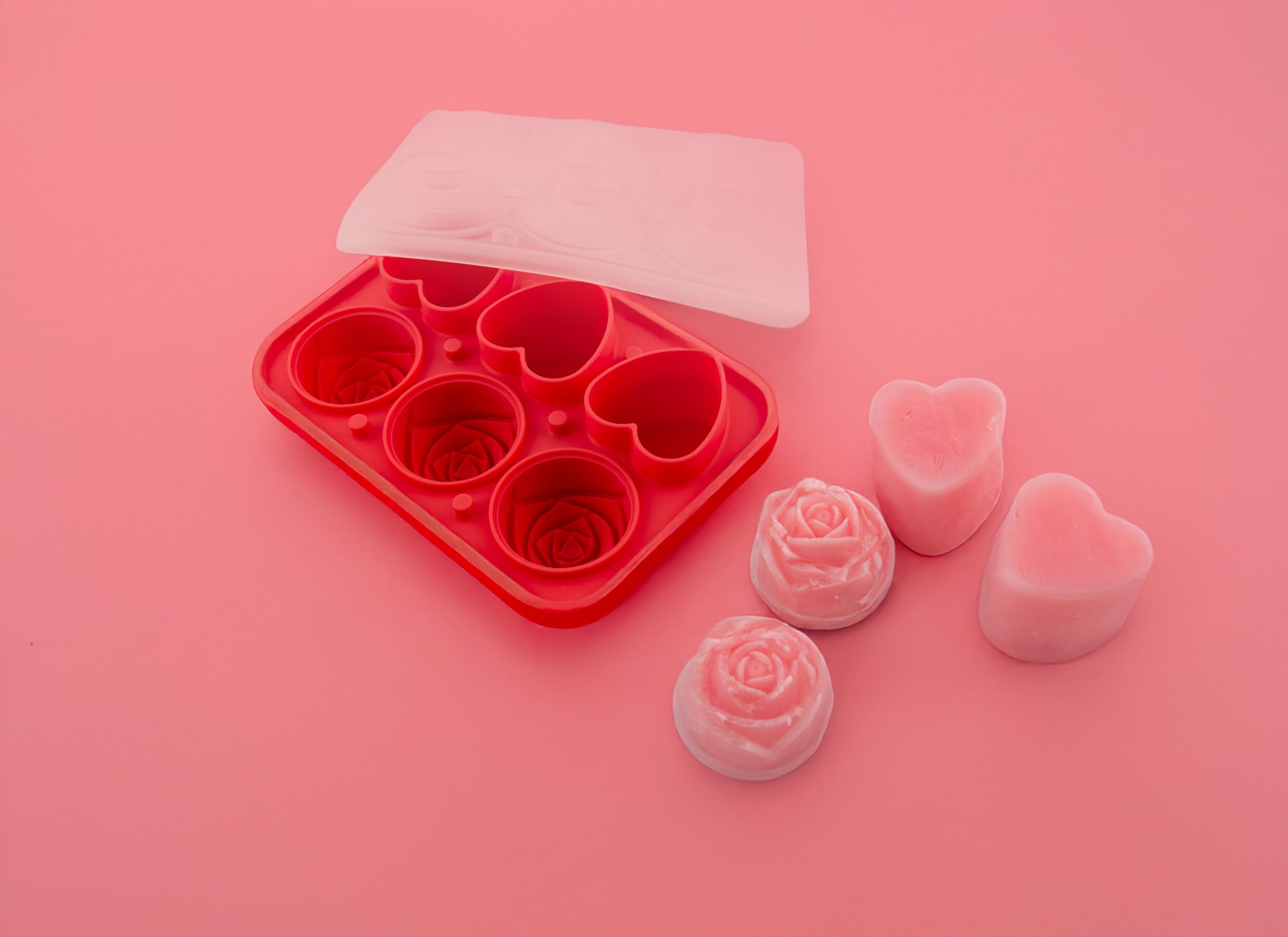 Sfeerfoto - Ijsblokjesvorm Dotz Rozen en Hartjes 17x12x5cm - silicone - rood