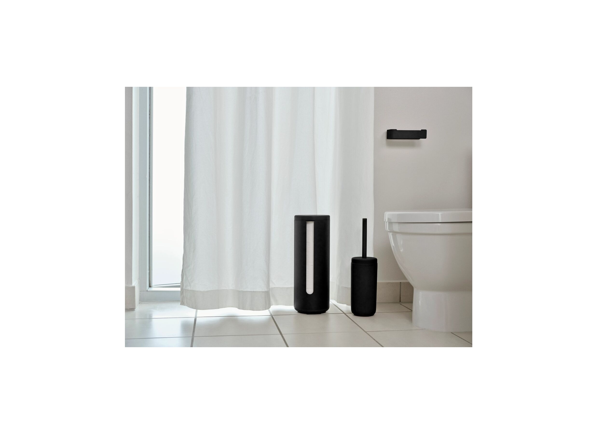 Foto ambiance - Porte-papier toilette Ume Ø15x40,5cm - métal - noir