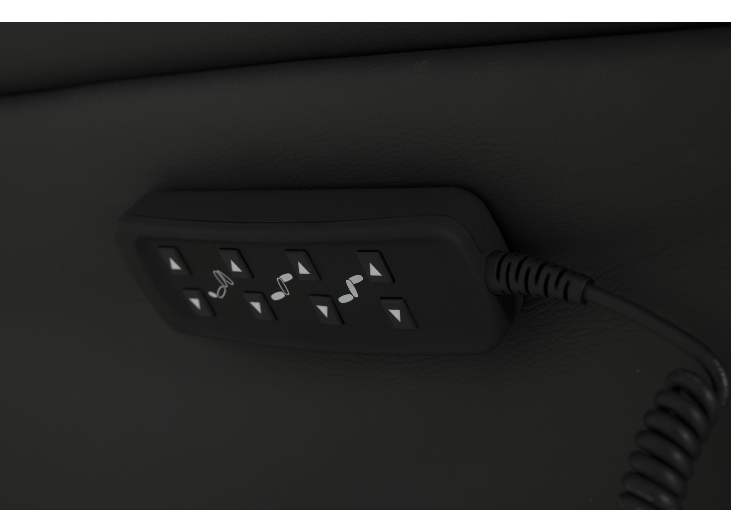 Detailfoto - Relaxzetel 7051.76V+Z60 elektrisch - leder - zwart met medium zithoogte- en diepte en tilfunctie