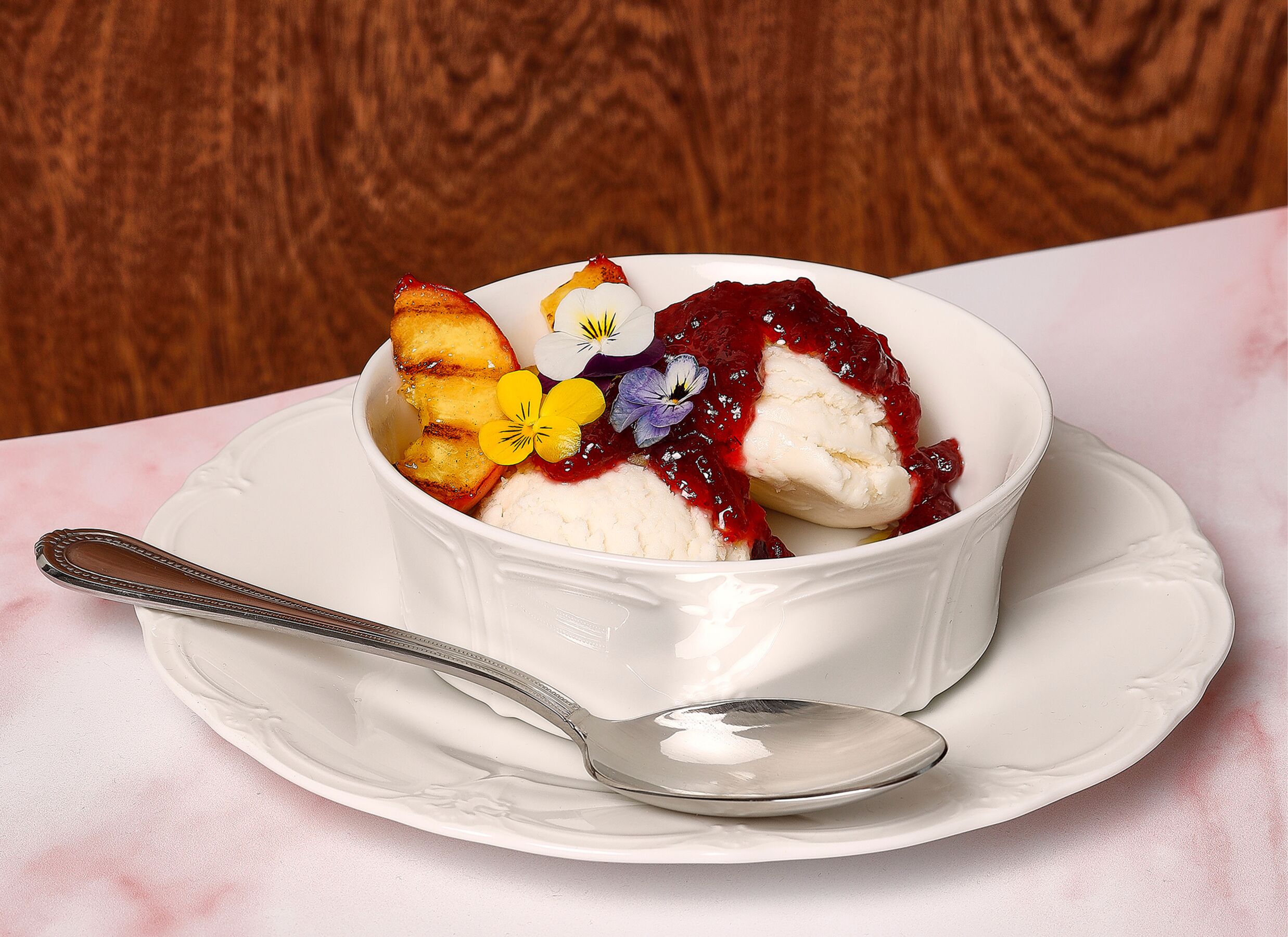 Foto ambiance - Assiette Retro Ø20,5cm - porcelaine - ivoire