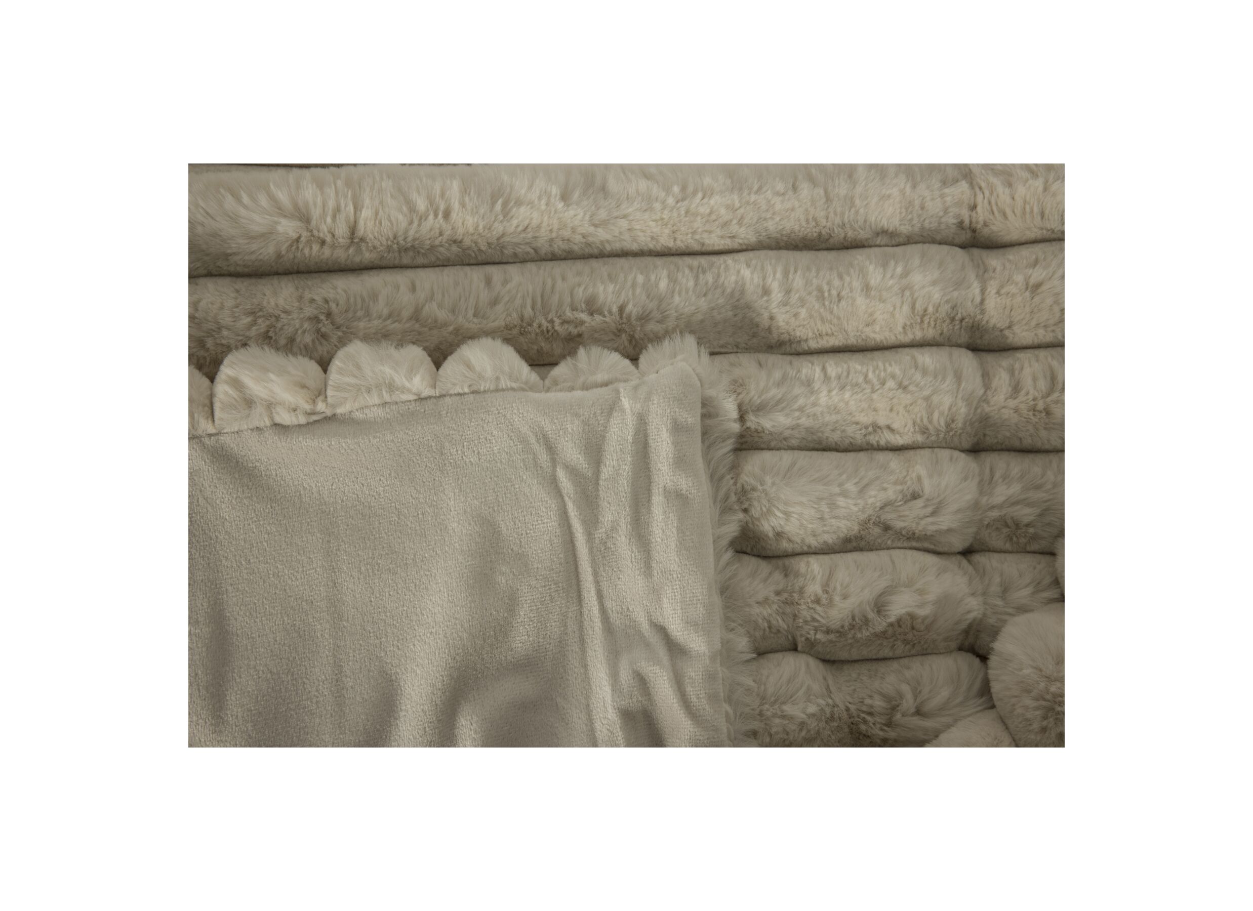 Detail - Plaid Gabriella 150x200cm - imitation fourrure de lapin - beige