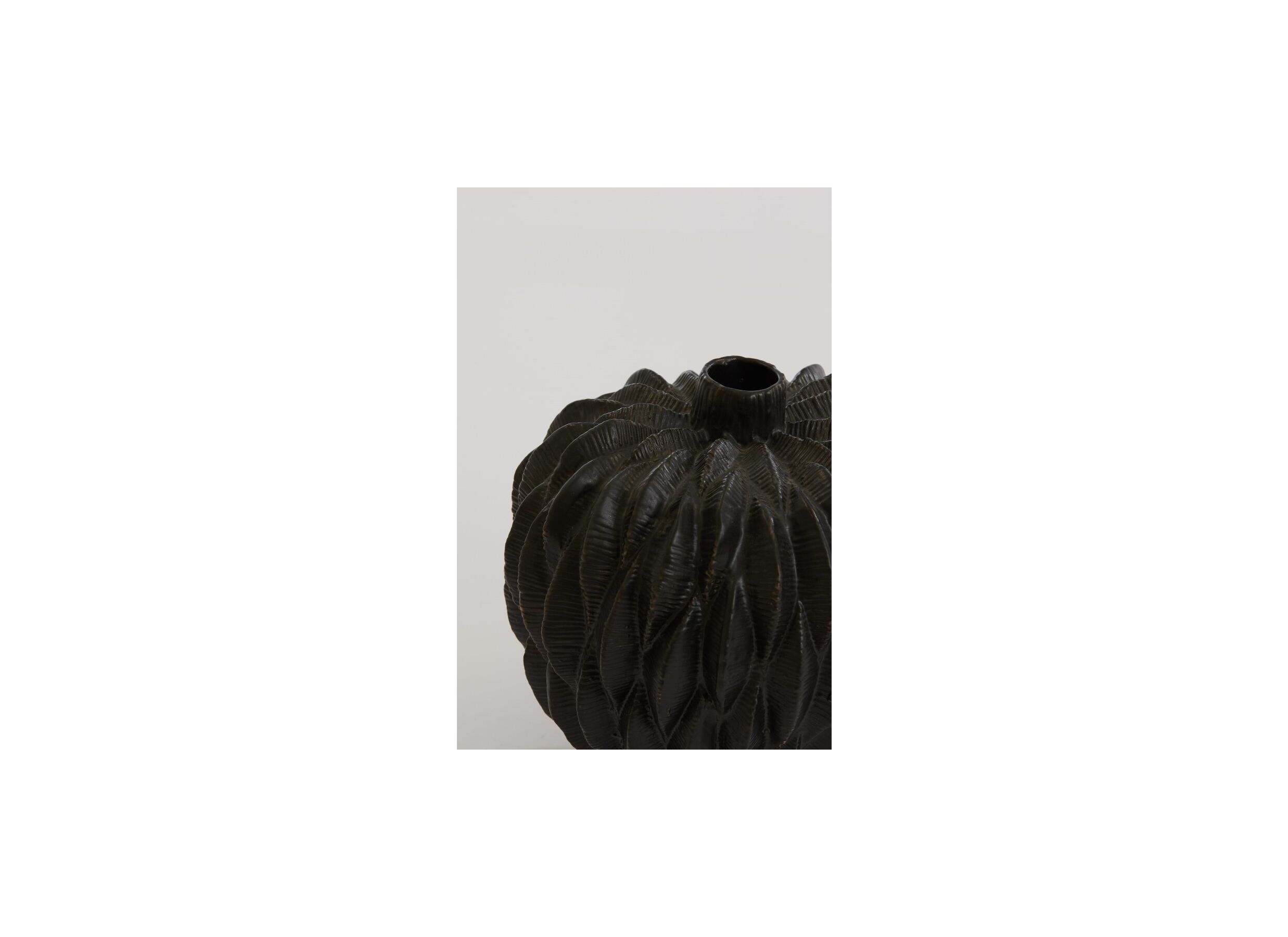 Detailfoto - Vaas Usika H23cm - keramiek - zwart