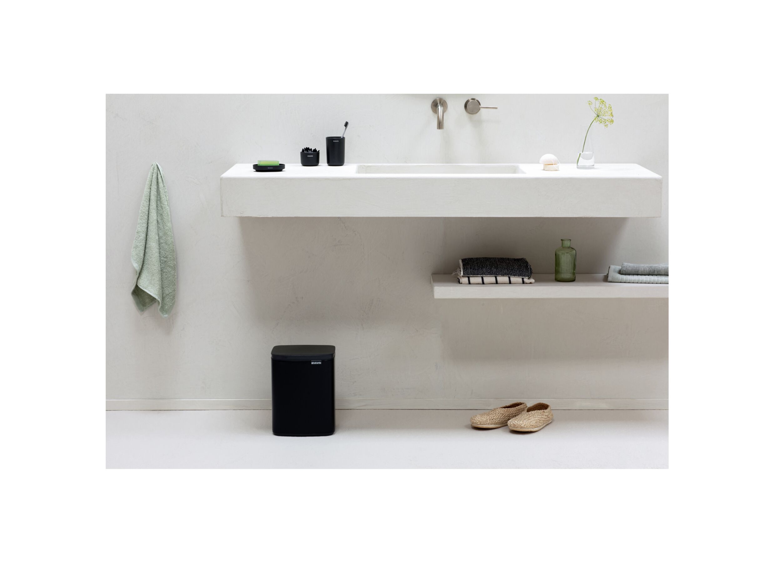 Foto ambiance - Poubelle Bo Brabantia 7L noir mat