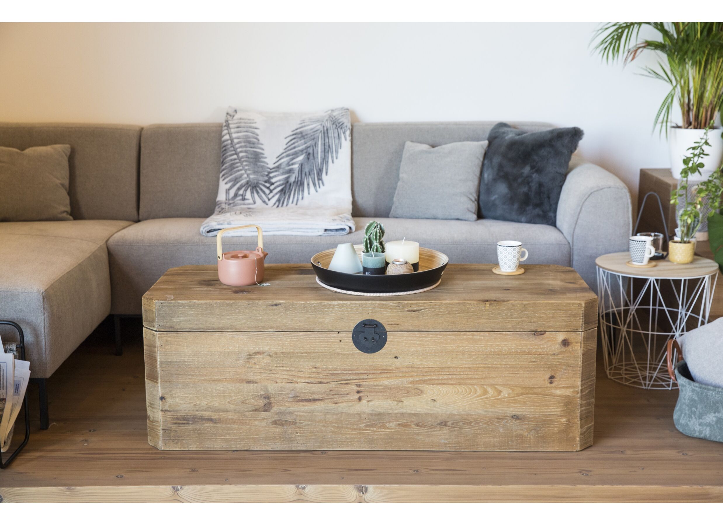 Sfeerfoto - Opbergkoffer Opium 130x45x48cm - gerecycleerd den massief - naturel