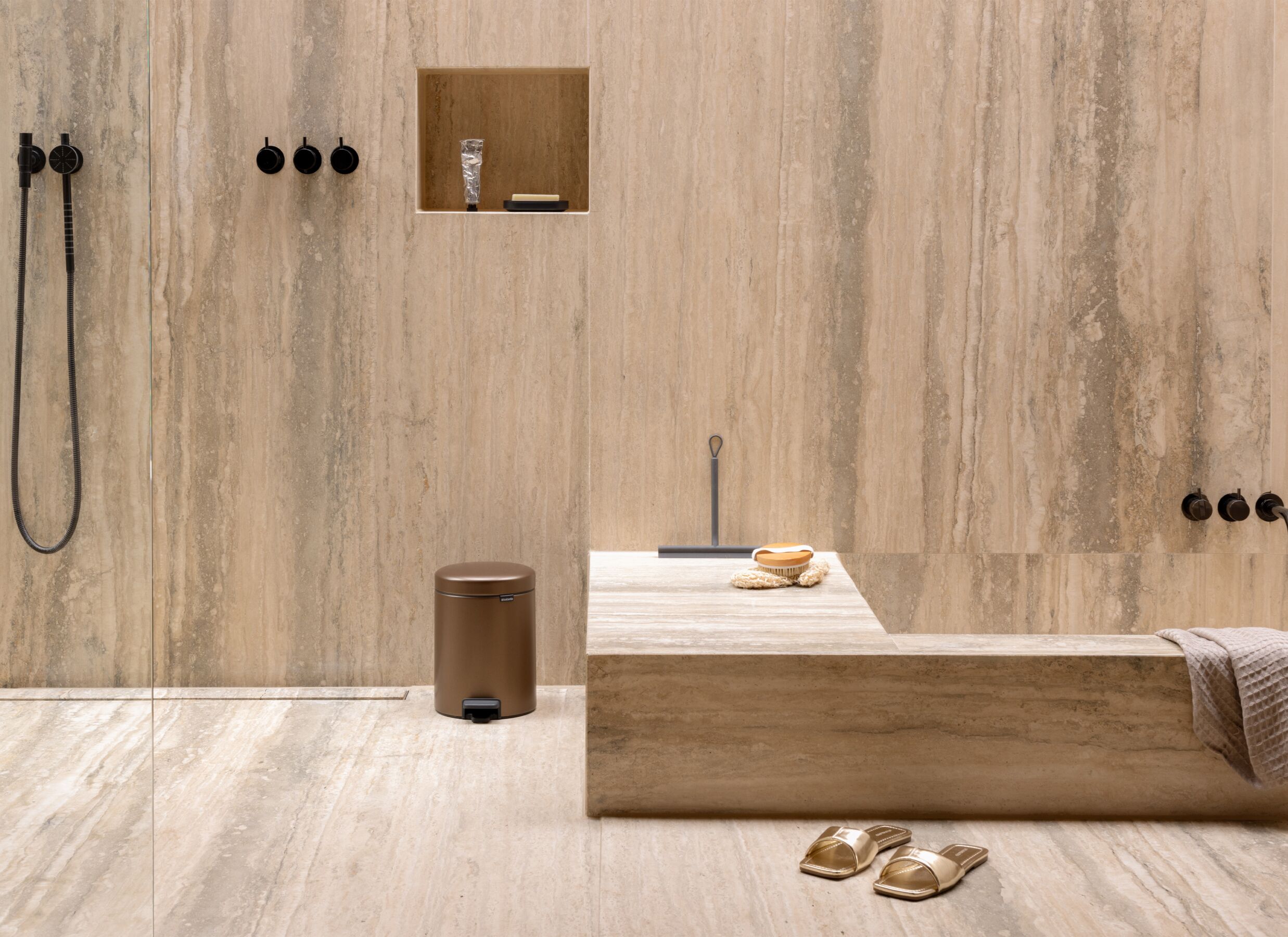 Sfeerfoto - Pedaalemmer NewIcon Brabantia 5L - warm bronze