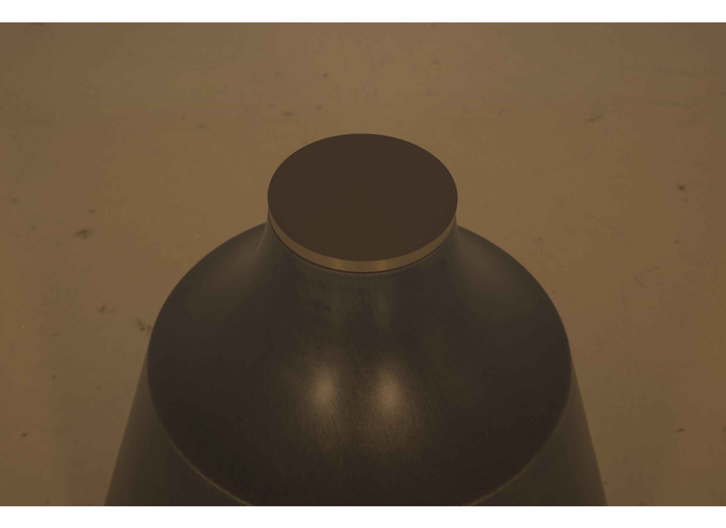 Detail - Table basse Ø70cm - verre & métal - brun & bronze