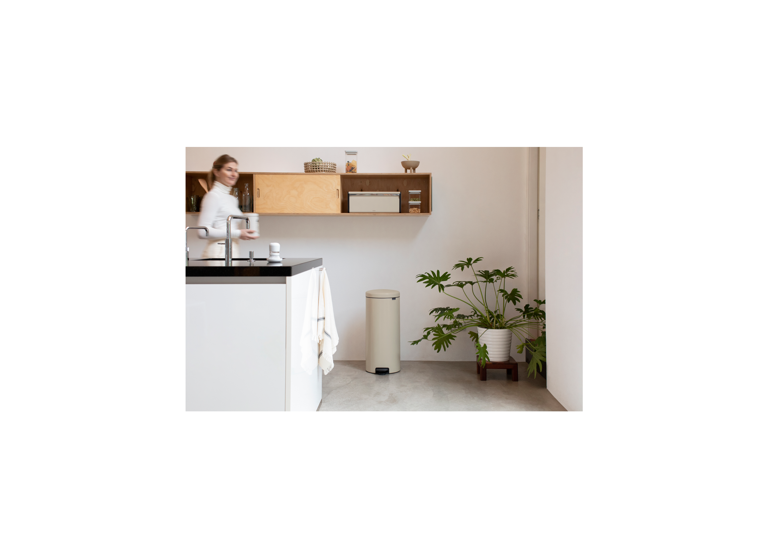 Foto ambiance - Poubelle à pédale NewIcon Brabantia 30L soft beige