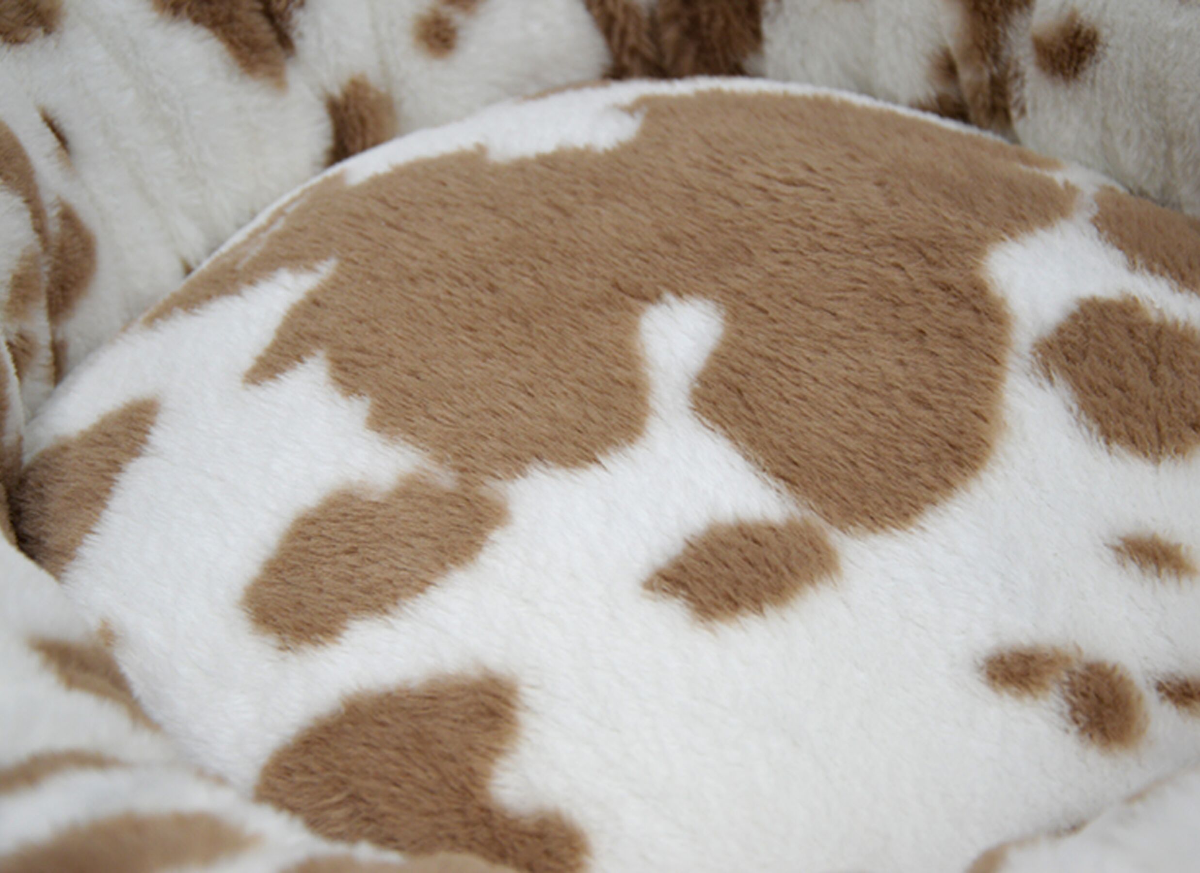 Detail - Panier pour chien Cow Plush Classic Ø60cm - tissu - blanc & marron