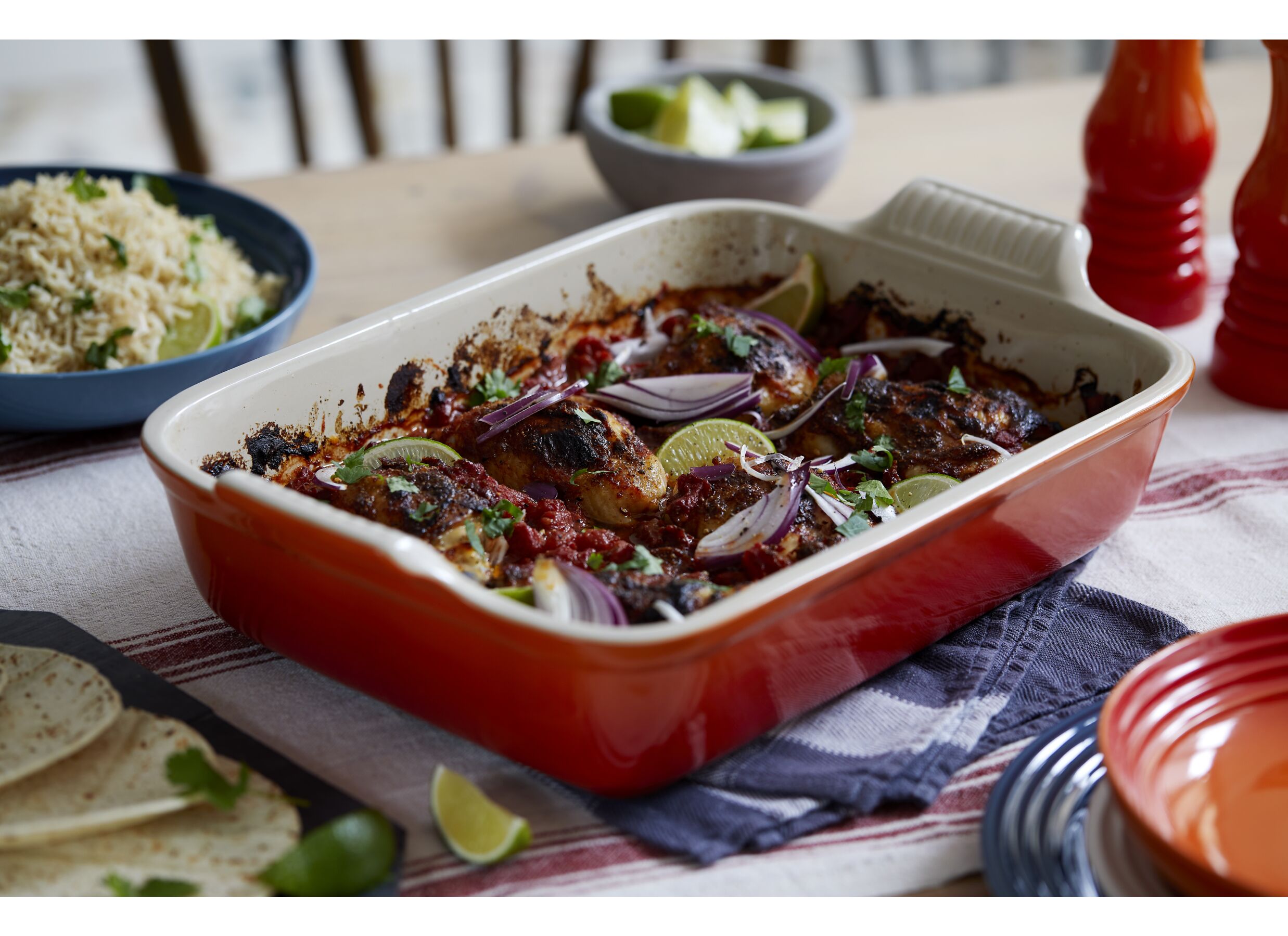 Foto ambiance - Plat à four Le Creuset 19x26cm cerise