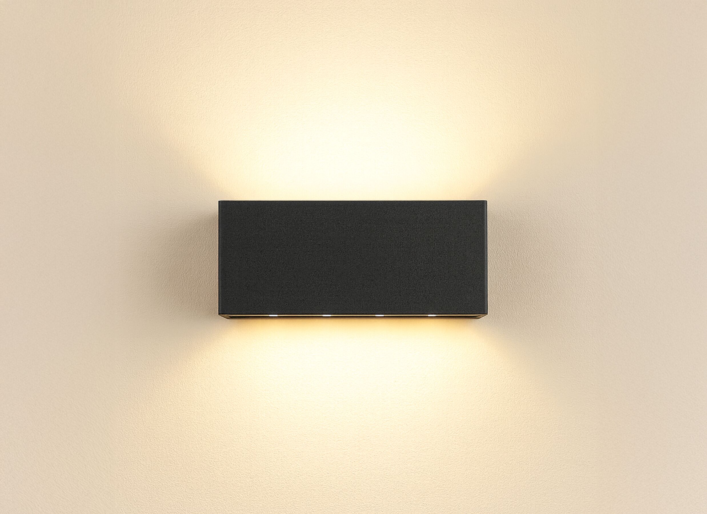 Foto ambiance - Applique murale extérieure Bas 17x8x8cm - aluminium & plastique - noir