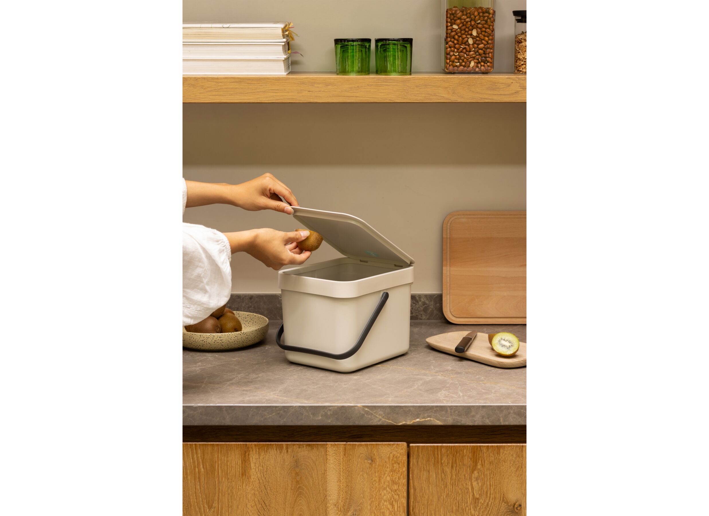 Foto ambiance - Poubelle Sort & Go Brabantia 6L - soft beige