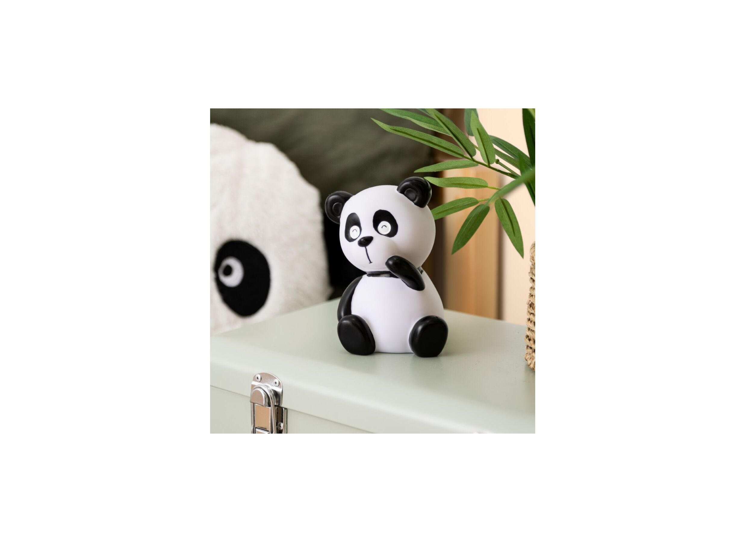 Foto ambiance - Veilleuse Panda H13,5cm - plastique - blanc/noir batterie incluse