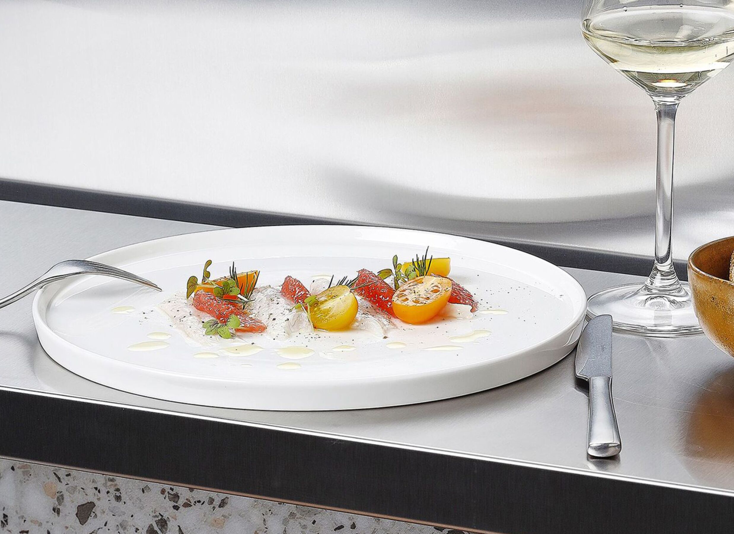 Foto ambiance - Assiette Gusto Ø26,5cm - porcelaine - blanc