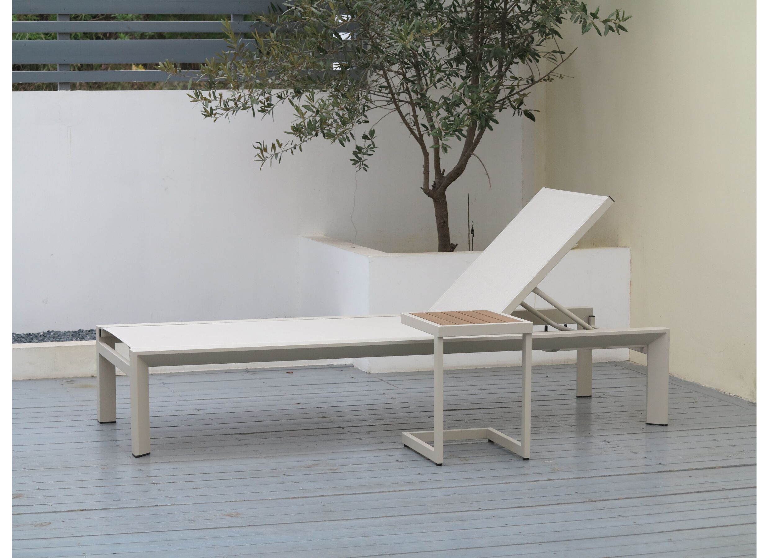 Foto ambiance - Table d'appoint Nirvana 40x32x45cm - aluminium/polywood - greige