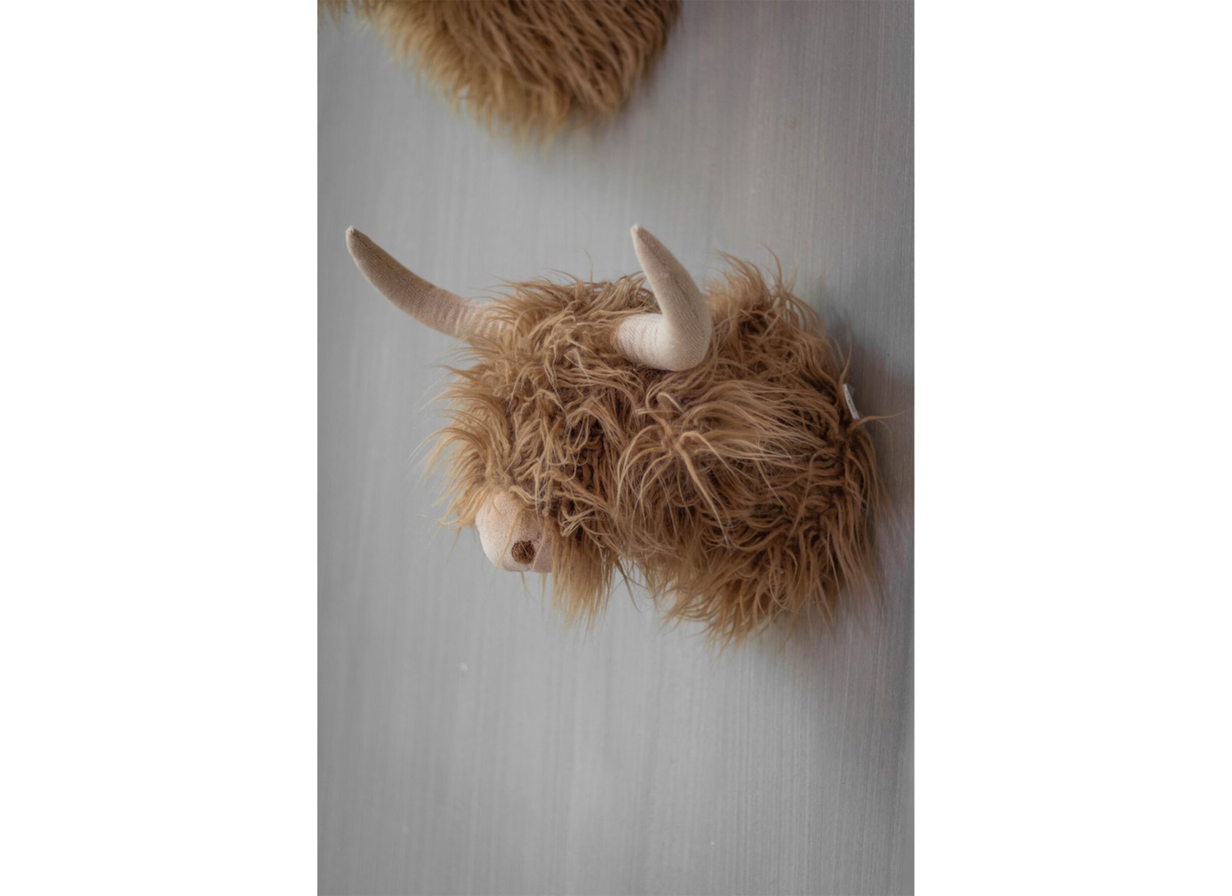 Sfeerfoto - Knuffel Wanddecoratie Schotse Highlander H25cm - polyester - bruin