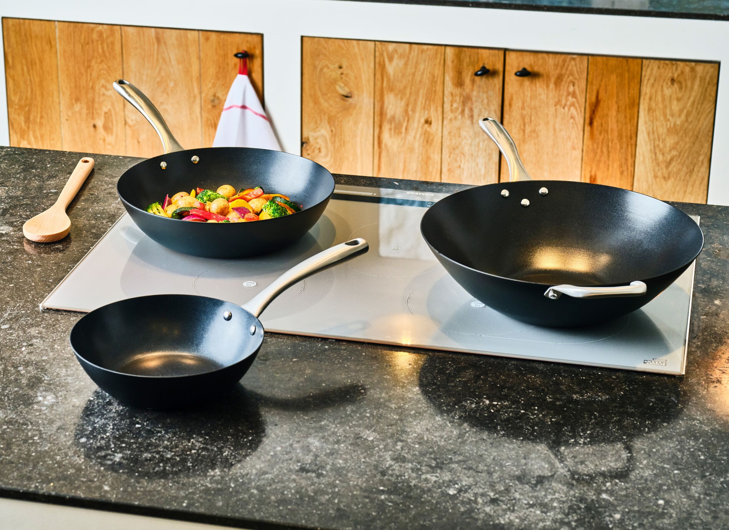 Foto ambiance - Wok Fusion Pro Ø36cm - acier au carbone - noir et argent